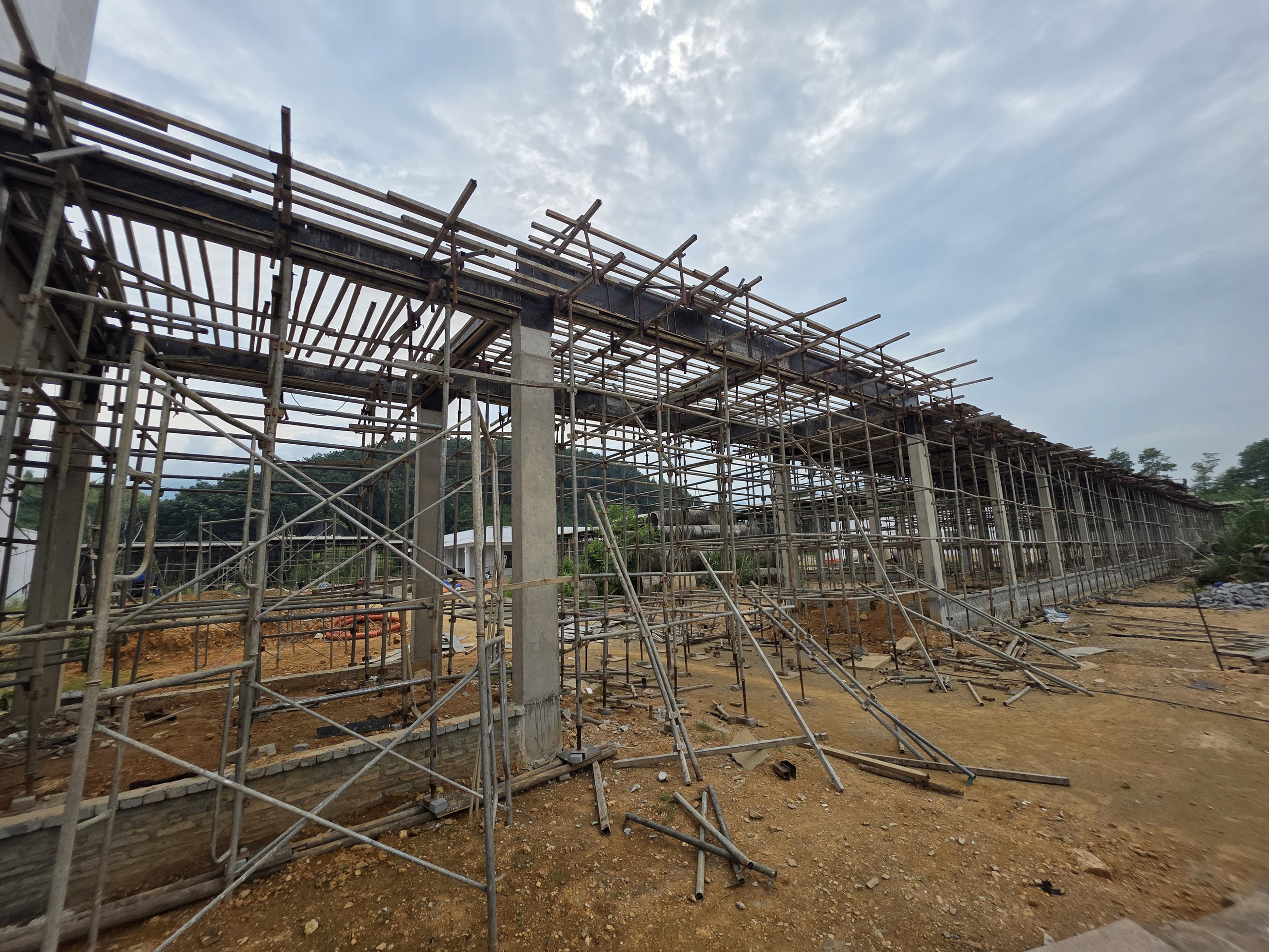 Ngắm bệnh viện tr&ecirc;n 200 tỷ đồng v&ugrave;ng bi&ecirc;n giới L&agrave;o Cai sắp ho&agrave;n th&agrave;nh- Ảnh 8.