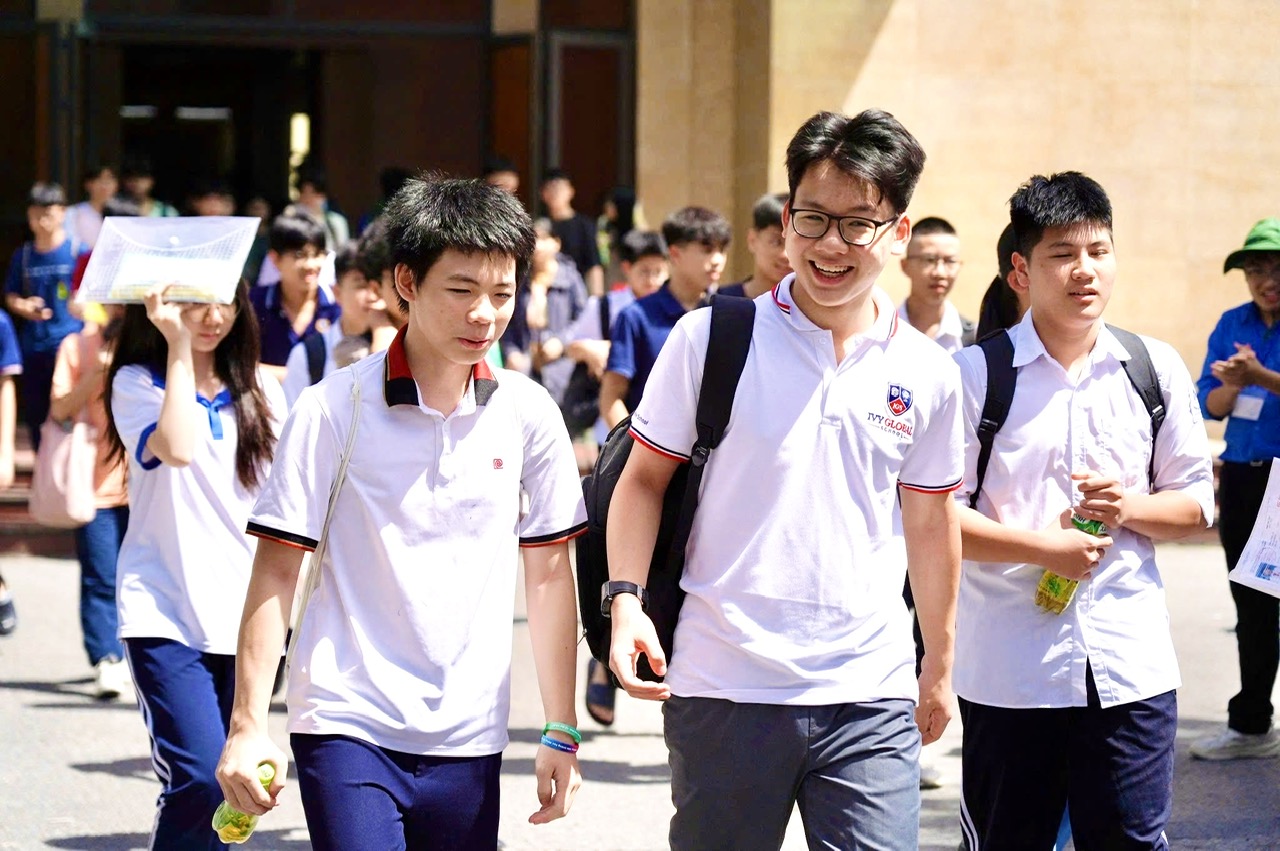 Hạn ch&oacute;t nộp lệ ph&iacute; x&eacute;t tuyển đại học 2025: Th&iacute; sinh cần l&agrave;m g&igrave;?- Ảnh 1.