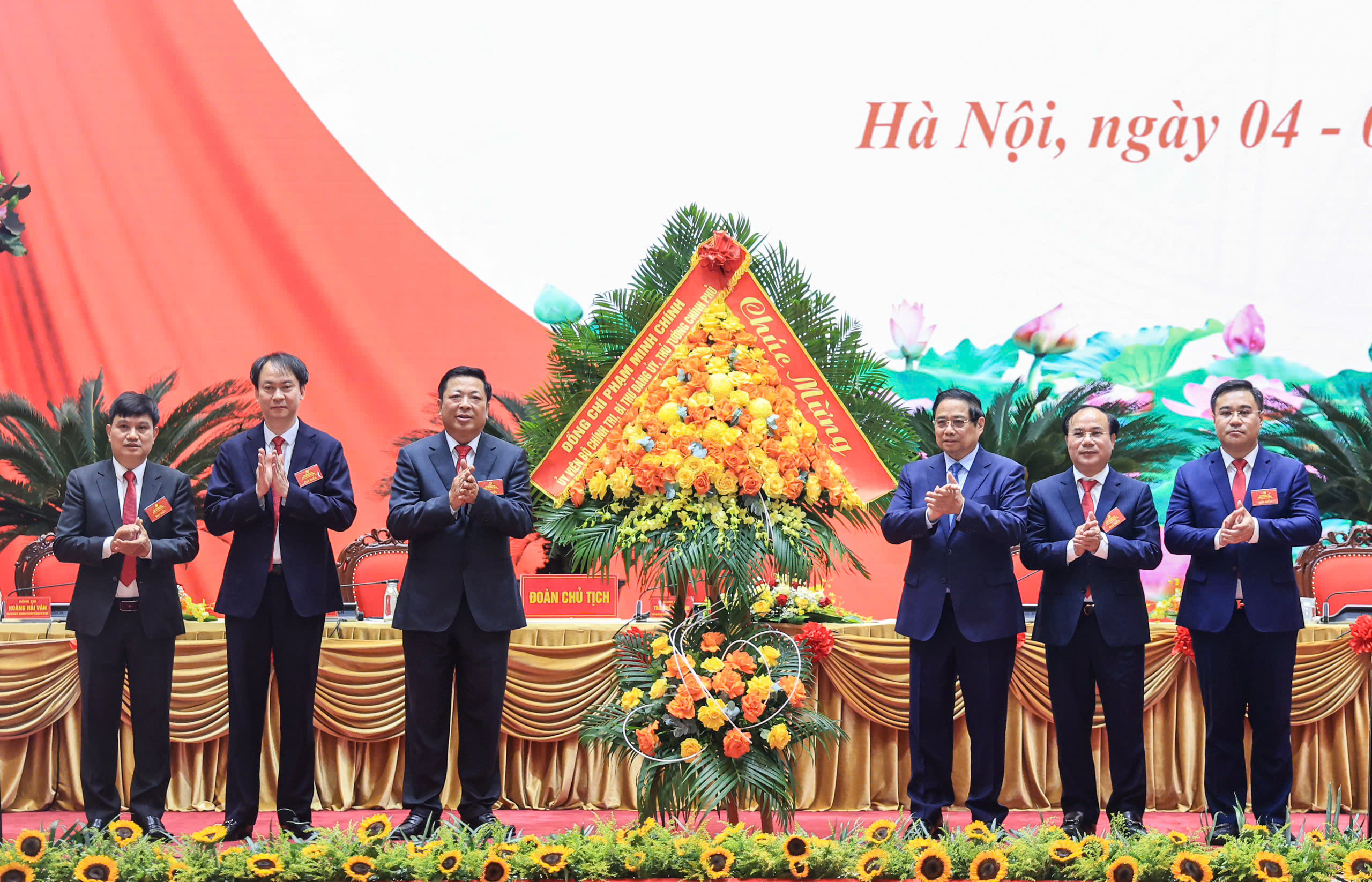 Thủ tướng: Đảng bộ Bộ X&acirc;y dựng l&atilde;nh đạo, chỉ đạo to&agrave;n ng&agrave;nh vượt &aacute;p lực, tạo đột ph&aacute;- Ảnh 2.