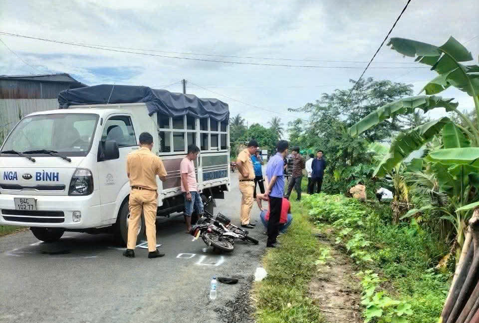 Vụ nữ sinh Vĩnh Long tử vong: Khởi tố t&agrave;i xế g&acirc;y tai nạn- Ảnh 1.
