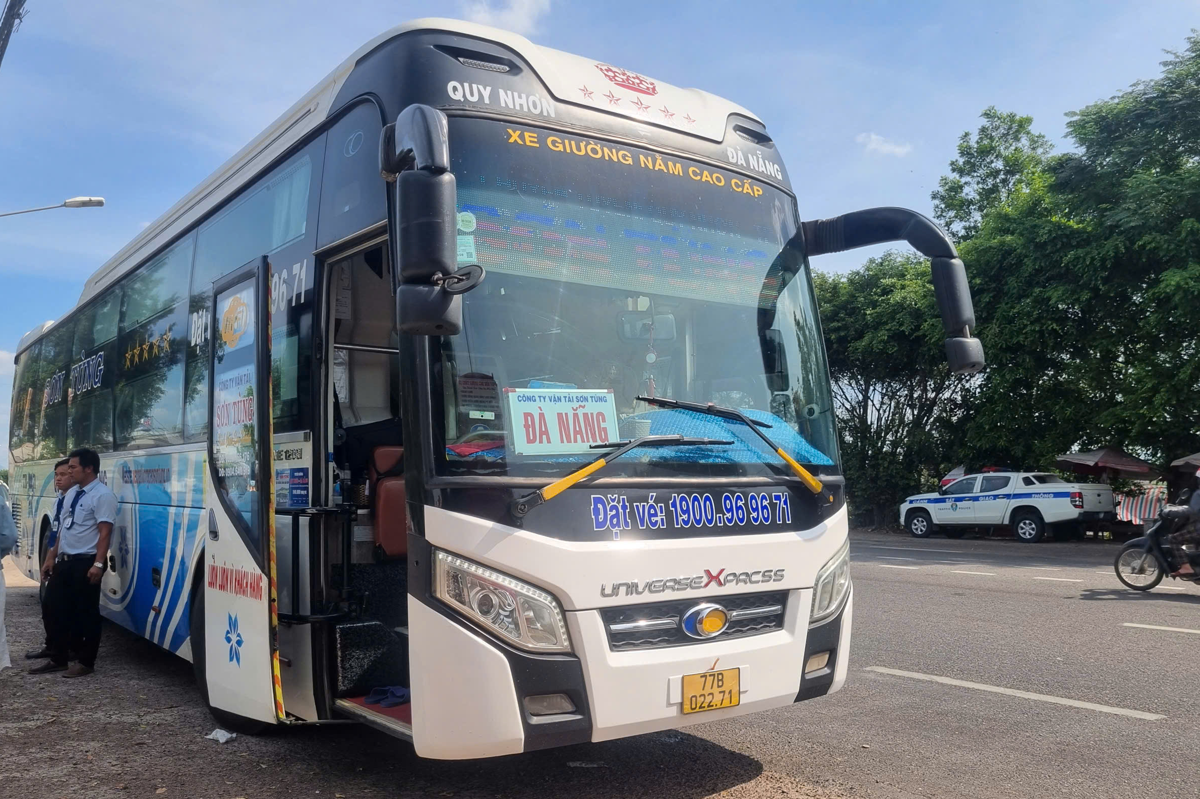 Cảnh s&aacute;t giao th&ocirc;ng Gia Lai tổng lực kiểm tra, xử l&yacute; xe kh&aacute;ch tr&ecirc;n quốc lộ- Ảnh 2.