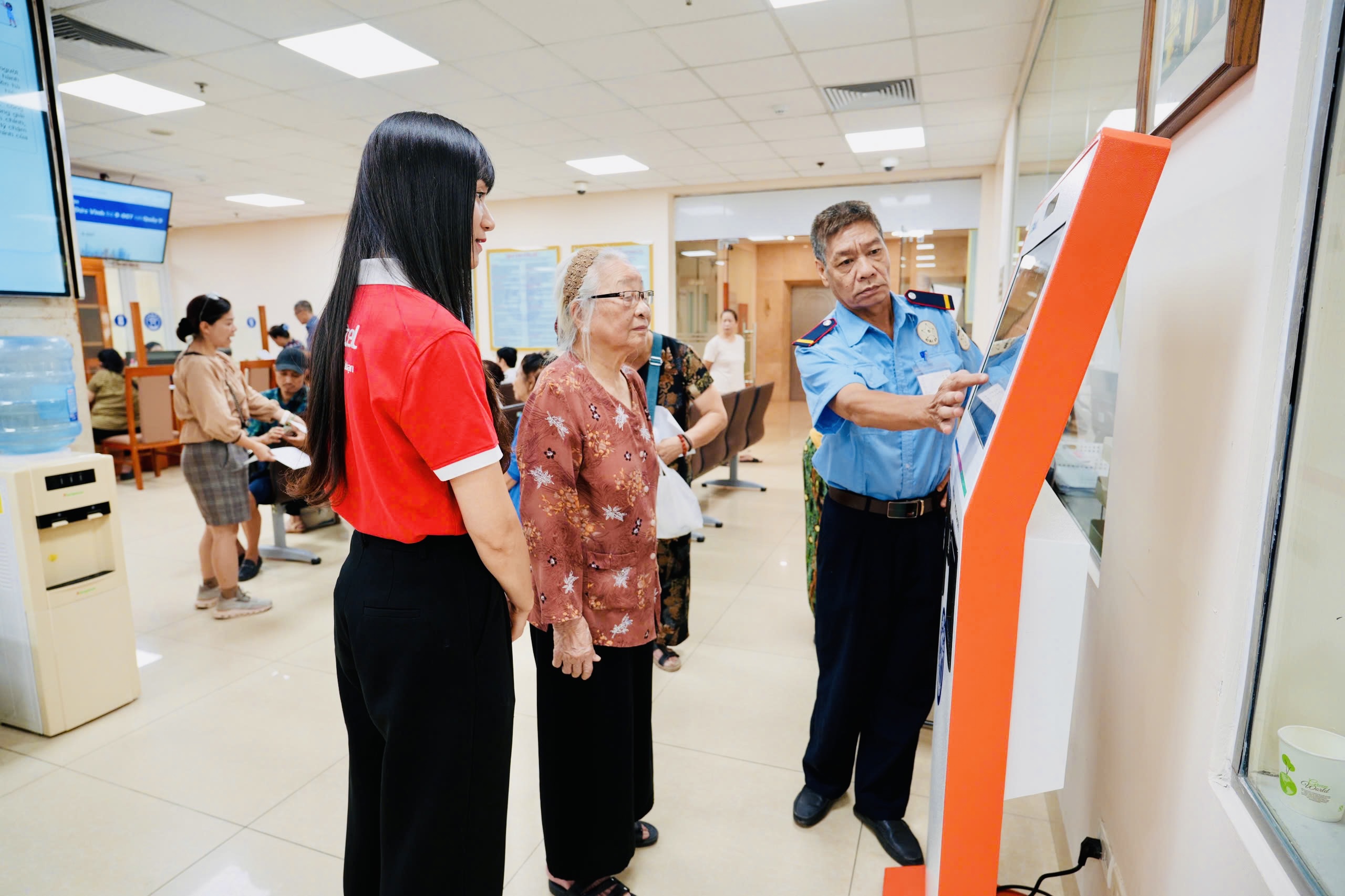 Người d&acirc;n H&agrave; Nội trải nghiệm 15 tiện &iacute;ch miễn ph&iacute; ở trung t&acirc;m h&agrave;nh ch&iacute;nh c&ocirc;ng- Ảnh 15.