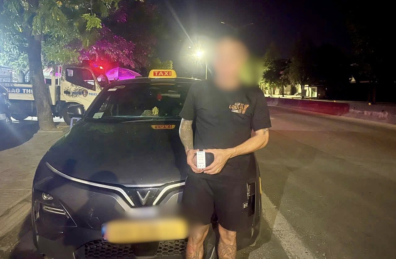 Hà Tĩnh: Phát hiện tài xế dương tính với 3 loại chất ma túy- Ảnh 1. Hà Tĩnh: Phát hiện tài xế dương tính với 3 loại chất ma túy- Ảnh 1.