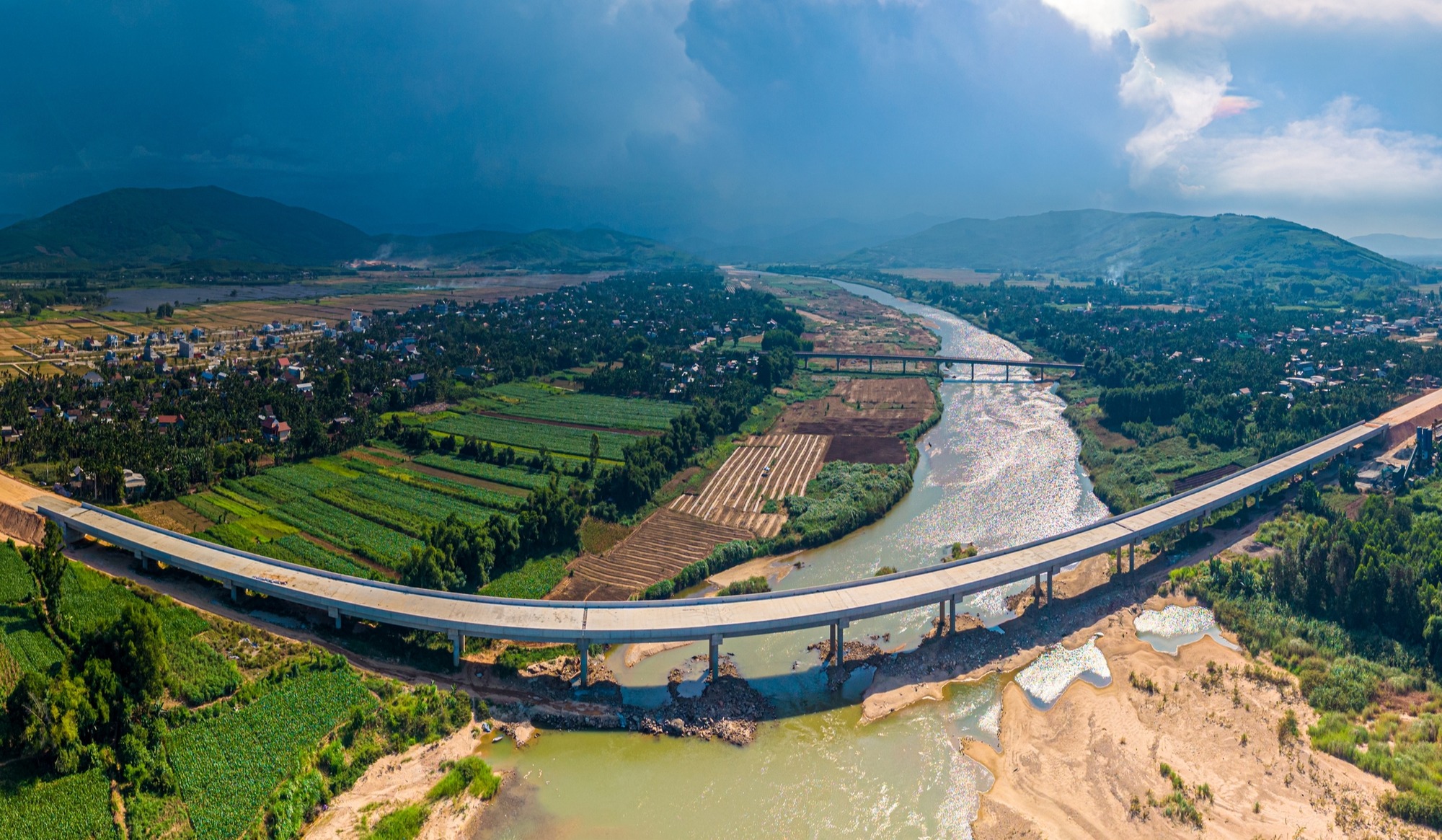 Chuyển giao ch&iacute;nh quyền sang hai cấp, bất ngờ tỷ lệ giải ng&acirc;n từ địa phương- Ảnh 2.