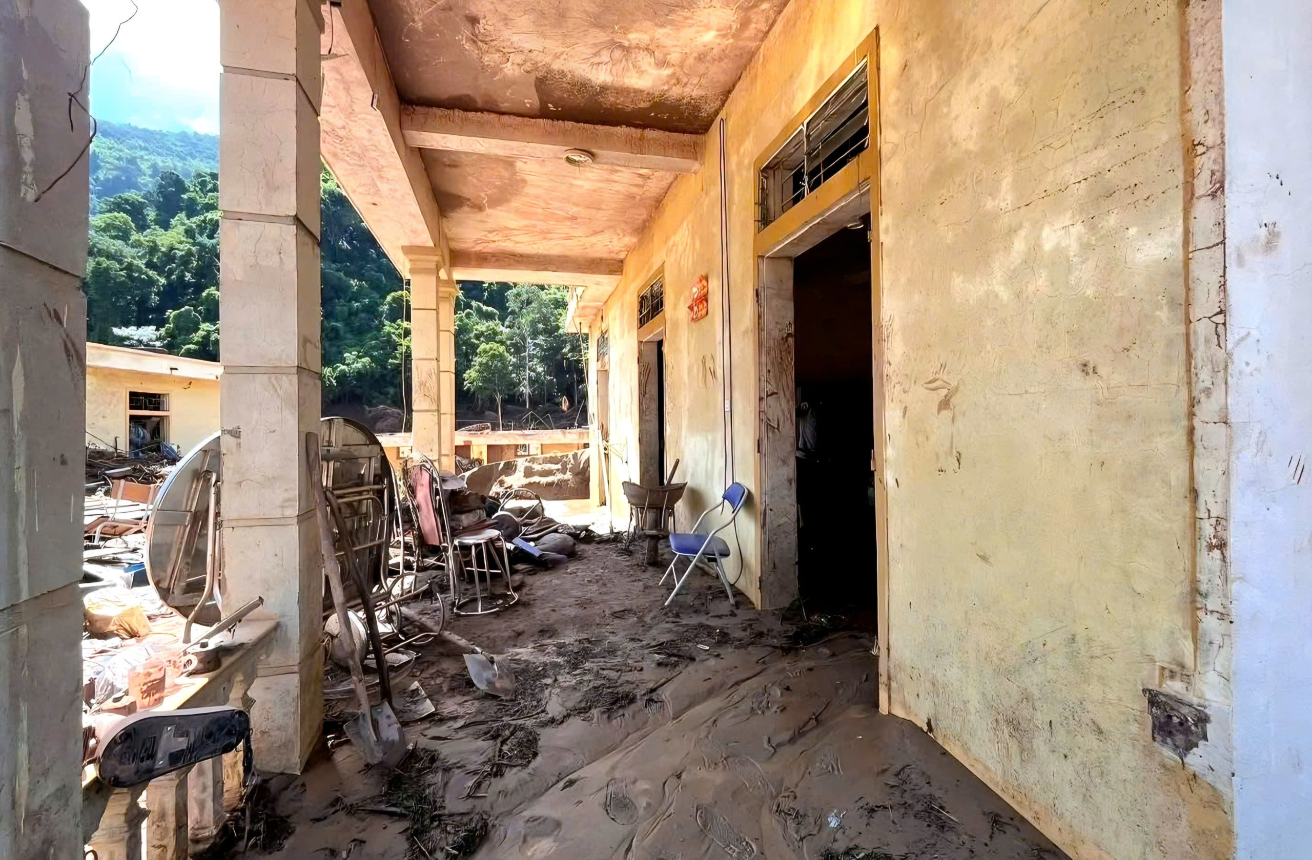 Nghệ An: &ldquo;Trường gi&uacute;p trường&rdquo; khắc phục lũ lụt, chuẩn bị cho năm học mới- Ảnh 3.