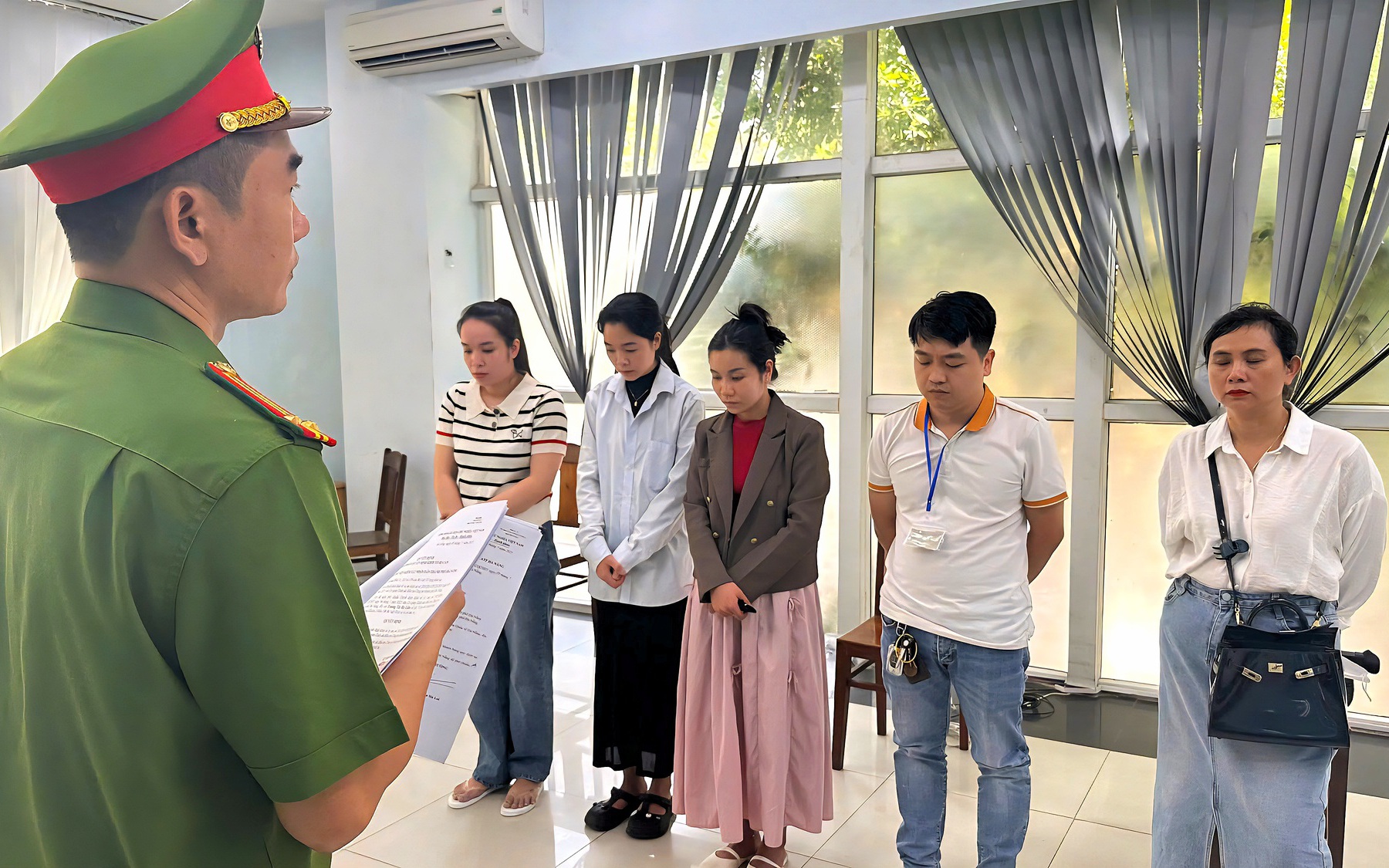 Phạt gần 150 triệu đồng ph&ograve;ng kh&aacute;m ở Đ&agrave; Nẵng d&ugrave;ng b&aacute;c sĩ giả 'vẽ bệnh' thu tiền