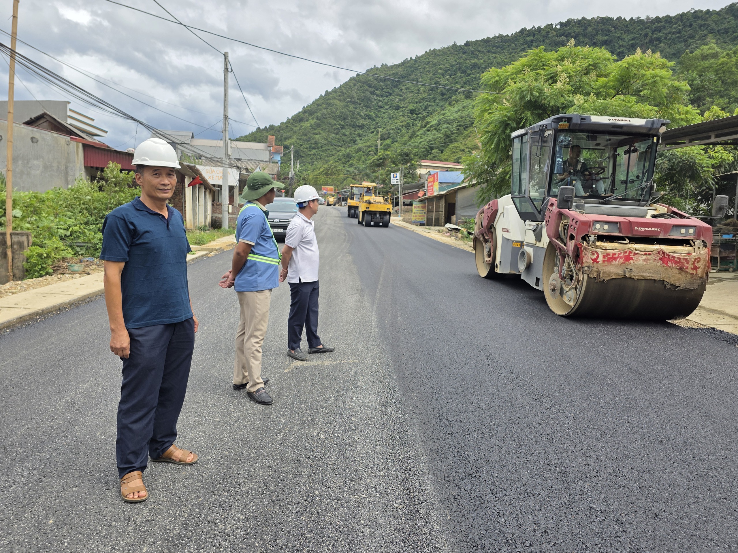 Tuyến đường ngh&igrave;n tỷ kết nối L&agrave;o Cai - Lai Ch&acirc;u sẽ ho&agrave;n th&agrave;nh trước 31/12- Ảnh 4.
