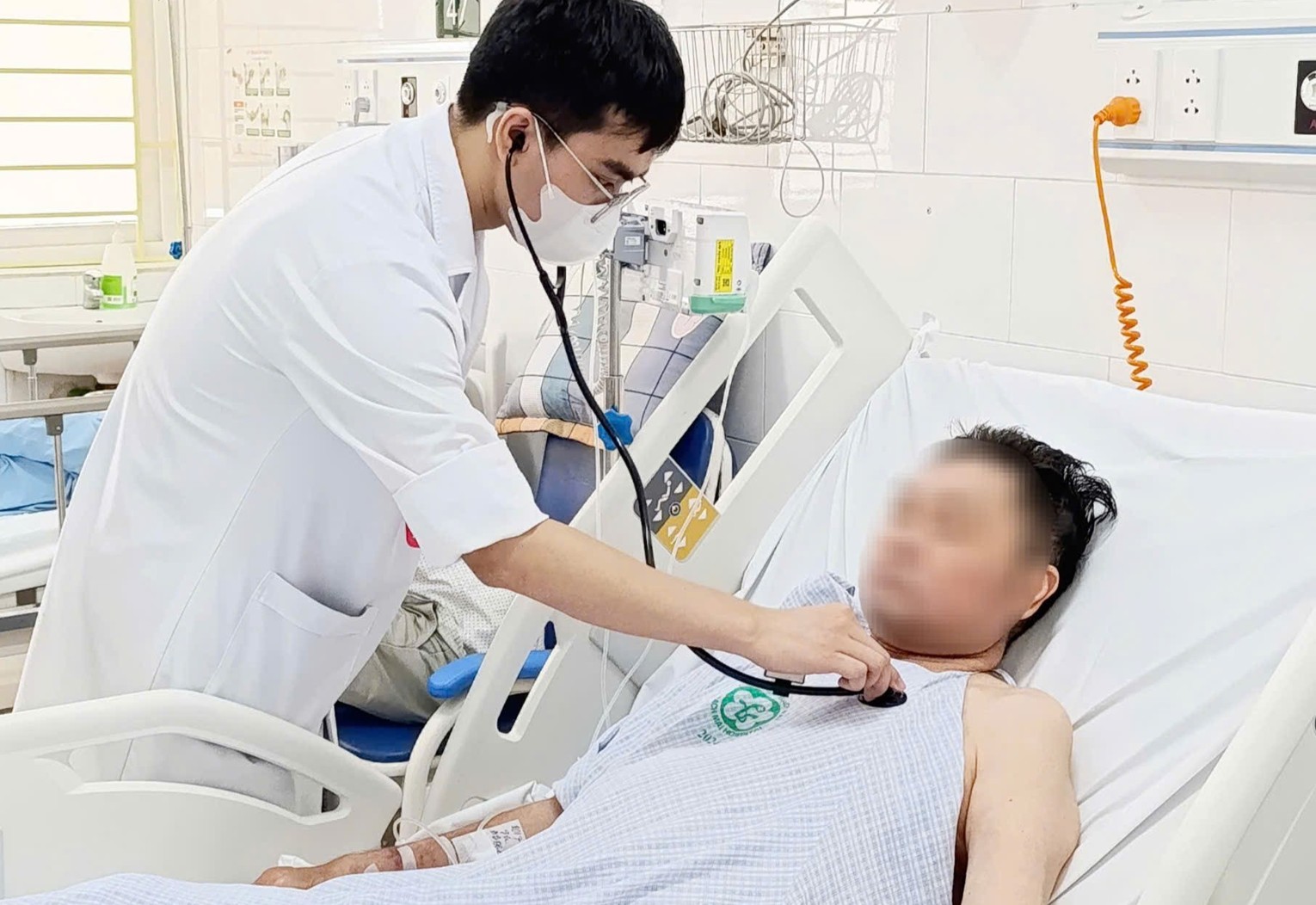 Chủ quan với vết thương nhỏ khi tắm biển, nam trung ni&ecirc;n su&yacute;t mất mạng- Ảnh 1.