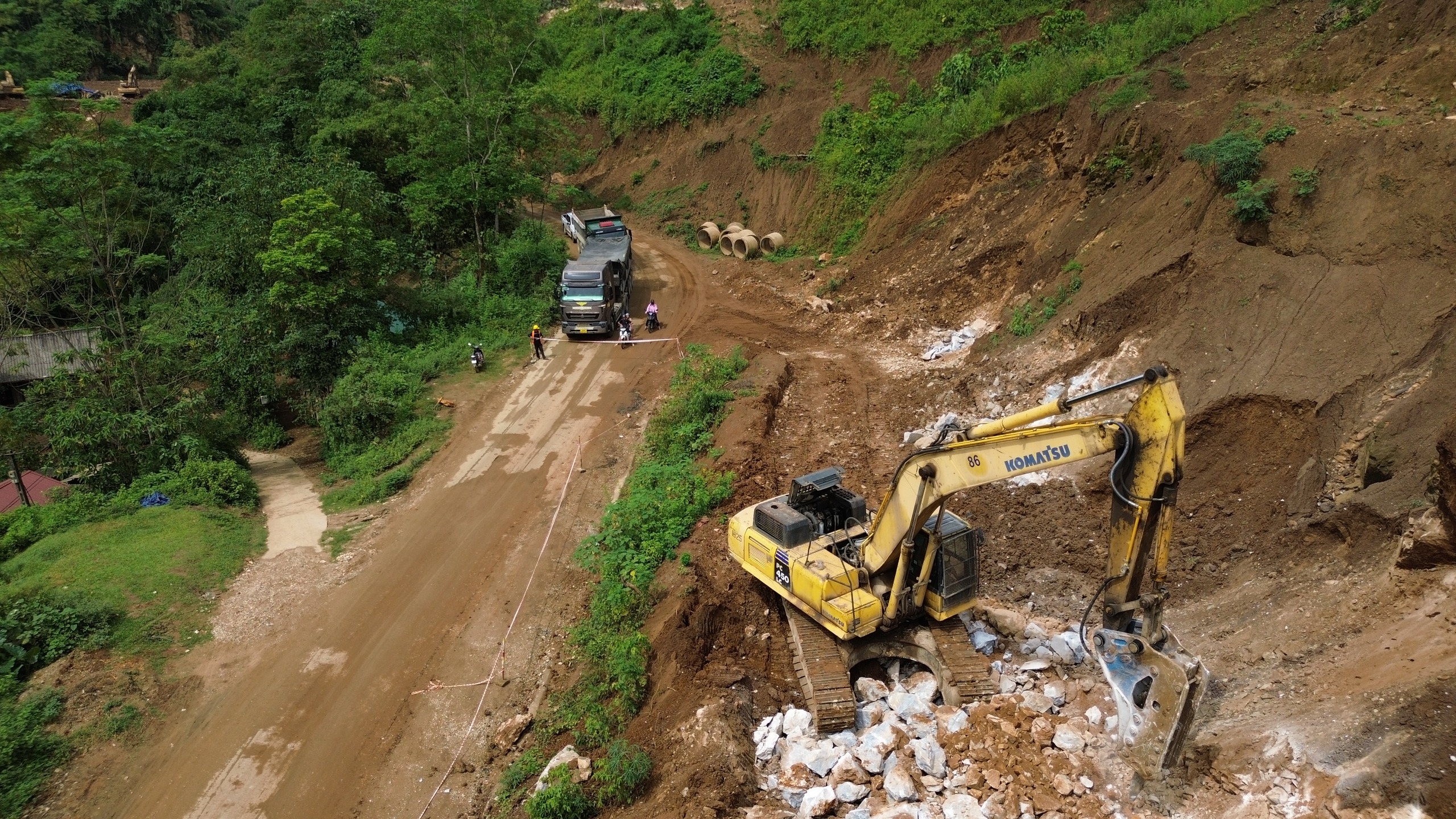 Tuyến đường ngh&igrave;n tỷ kết nối L&agrave;o Cai - Lai Ch&acirc;u sẽ ho&agrave;n th&agrave;nh trước 31/12- Ảnh 3.