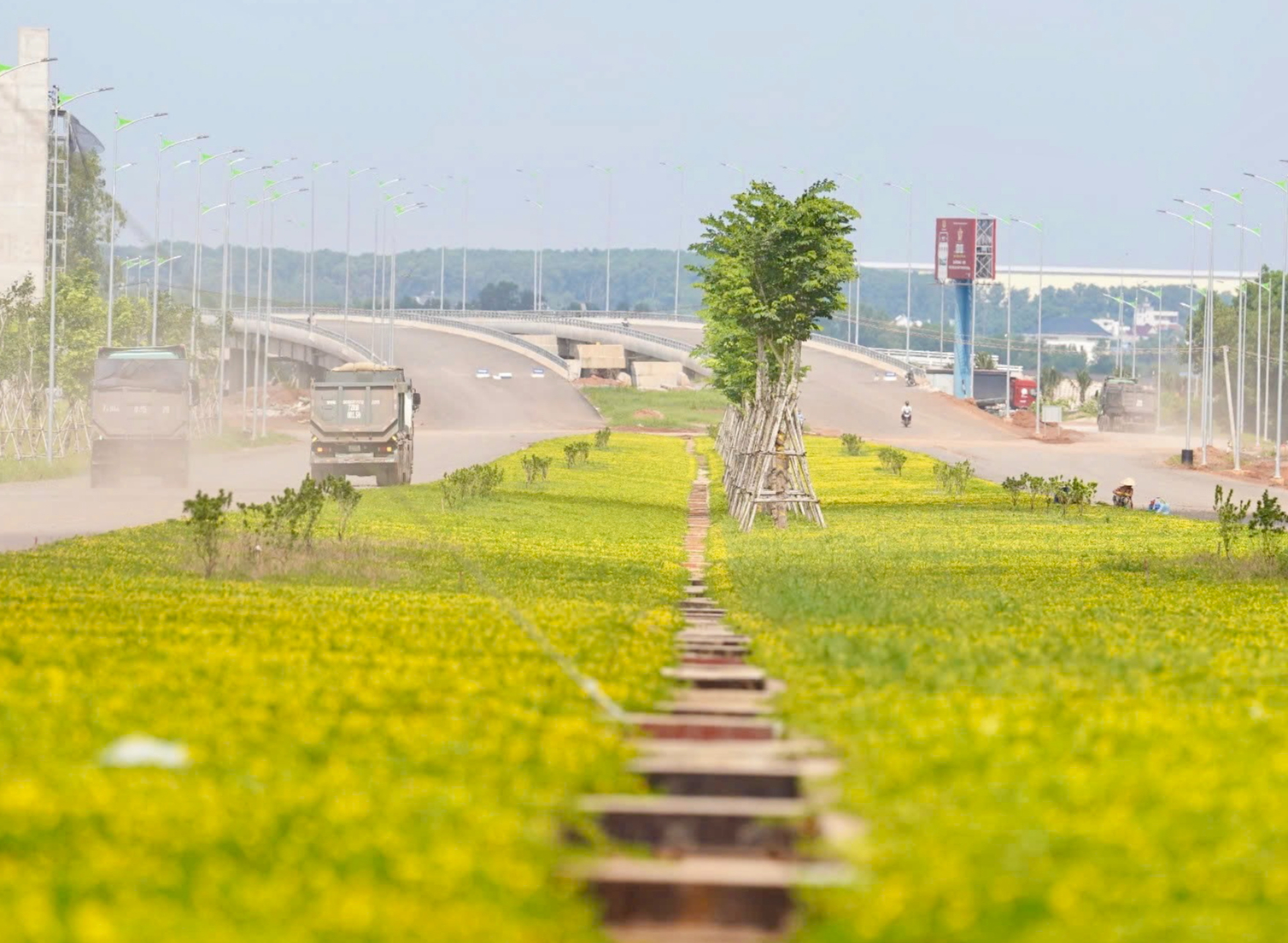 Bám công trường xuyên ngày đêm, gấp rút đưa đường nối sân bay Long Thành về đích- Ảnh 5. Bám công trường xuyên ngày đêm, gấp rút đưa đường nối sân bay Long Thành về đích- Ảnh 5.