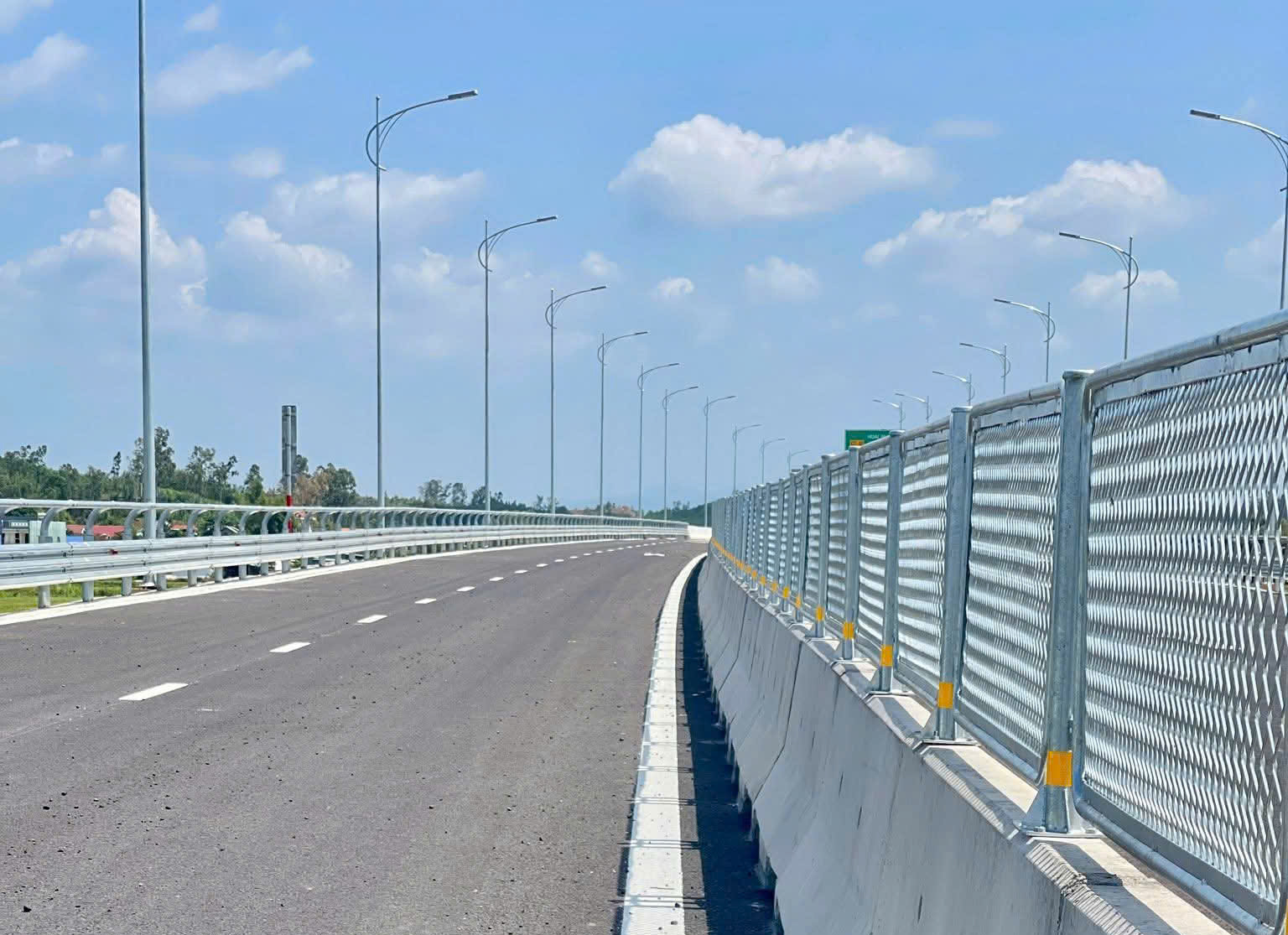To&agrave;n cảnh tuyến cao tốc hơn 12.400 tỷ đồng qua Gia Lai sắp c&aacute;n đ&iacute;ch- Ảnh 2.
