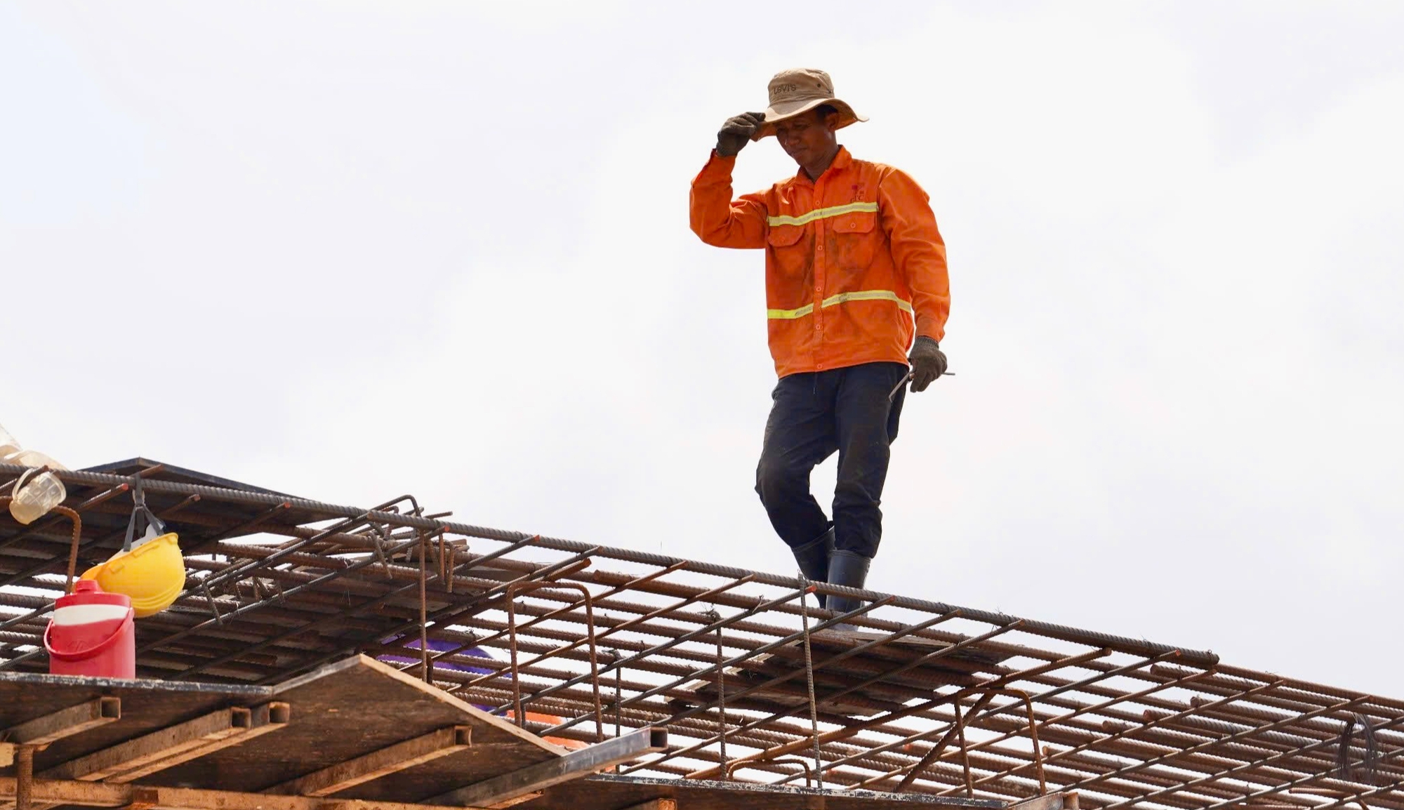 Bám công trường xuyên ngày đêm, gấp rút đưa đường nối sân bay Long Thành về đích- Ảnh 9. Bám công trường xuyên ngày đêm, gấp rút đưa đường nối sân bay Long Thành về đích- Ảnh 9.