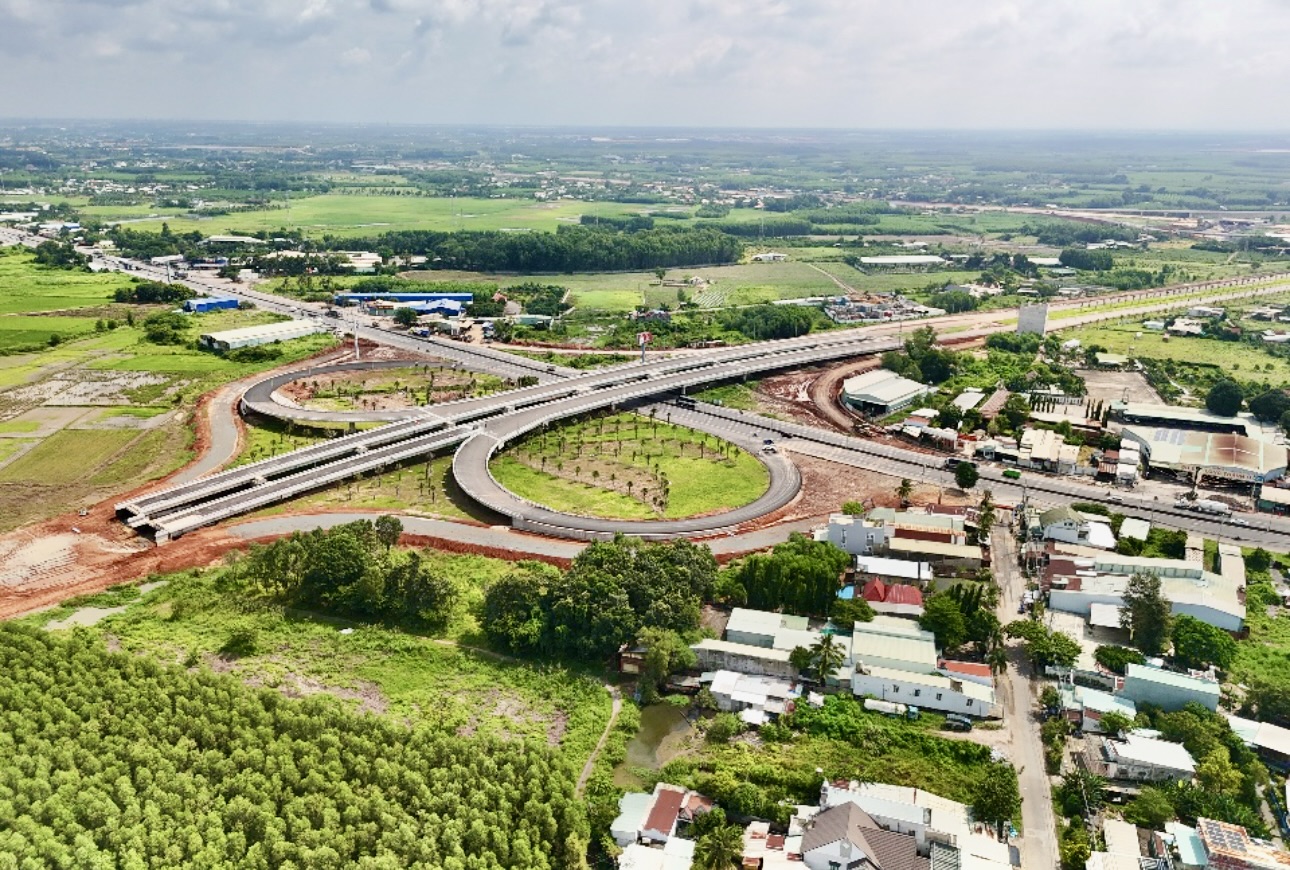 Bám công trường xuyên ngày đêm, gấp rút đưa đường nối sân bay Long Thành về đích- Ảnh 15. Bám công trường xuyên ngày đêm, gấp rút đưa đường nối sân bay Long Thành về đích- Ảnh 15.