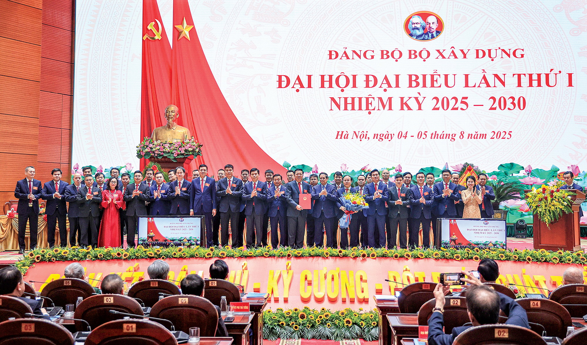 Những h&igrave;nh ảnh đẹp tại Đại hội Đại biểu Đảng bộ Bộ X&acirc;y dựng, nhiệm kỳ 2025-2030- Ảnh 6.