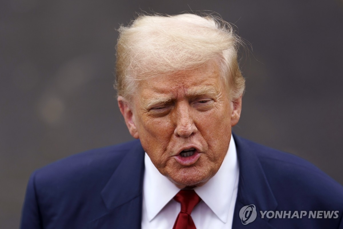 &Ocirc;ng Trump cảnh b&aacute;o tăng thuế chưa từng c&oacute; với dược phẩm- Ảnh 1.