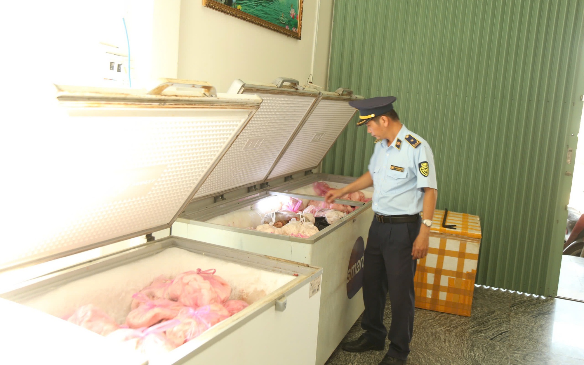 Gia Lai: Ti&ecirc;u hủy hơn 4 tấn thịt, mỡ heo h&ocirc;i thối, kh&ocirc;ng r&otilde; nguồn gốc