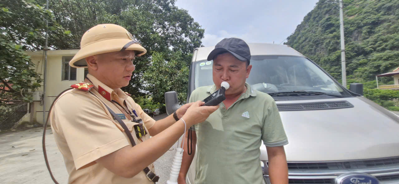 CSGT xử l&yacute; gần 200 vi phạm sau 10 ng&agrave;y tổng kiểm tra xe kinh doanh vận tải tại Lạng Sơn- Ảnh 8.