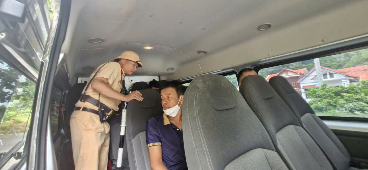 CSGT xử l&yacute; gần 200 vi phạm sau 10 ng&agrave;y tổng kiểm tra xe kinh doanh vận tải tại Lạng Sơn- Ảnh 5.