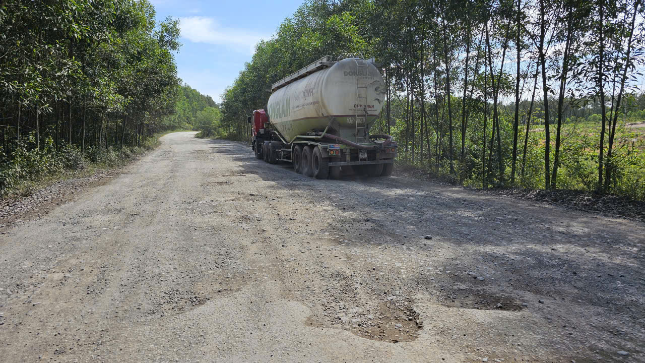 To&agrave;n cảnh tỉnh lộ xuống cấp, tiềm ẩn tai nạn ở Huế vừa được ph&ecirc; duyệt đầu tư 71 tỷ đồng- Ảnh 13.