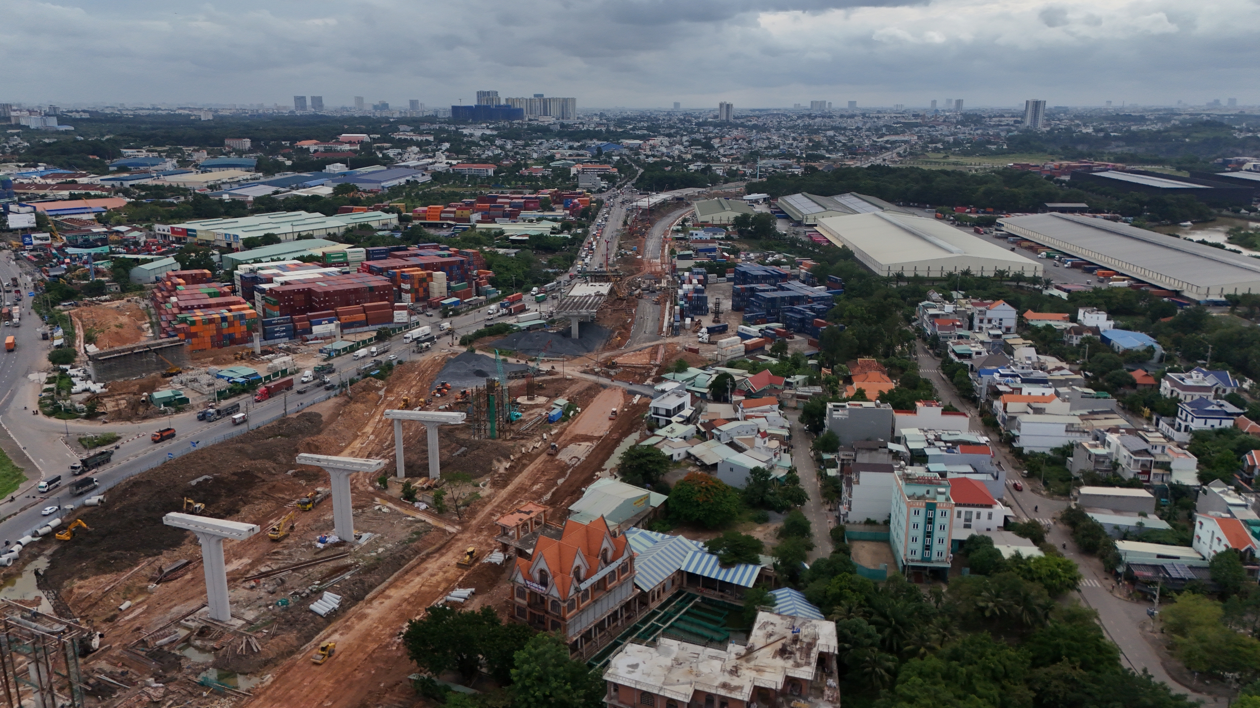 Toàn cảnh thi công nút giao phức tạp nhất ở đường Vành đai 3 TP.HCM- Ảnh 8. Toàn cảnh thi công nút giao phức tạp nhất ở đường Vành đai 3 TP.HCM- Ảnh 8.