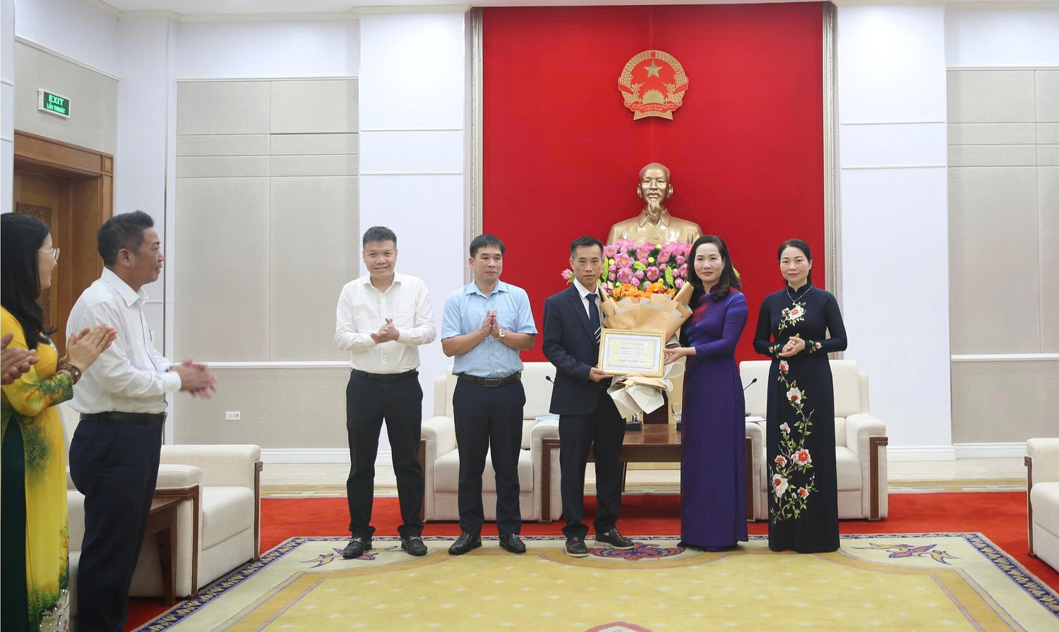 Quảng Ninh trao thưởng 400 triệu đồng cho nam sinh đạt huy chương Olympic tin học quốc tế- Ảnh 2.