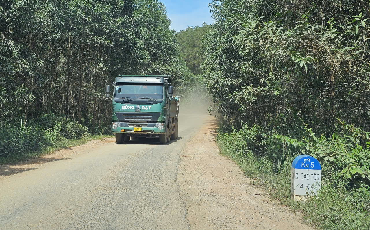 To&agrave;n cảnh tỉnh lộ xuống cấp, tiềm ẩn tai nạn ở Huế vừa được ph&ecirc; duyệt đầu tư 71 tỷ đồng- Ảnh 3.