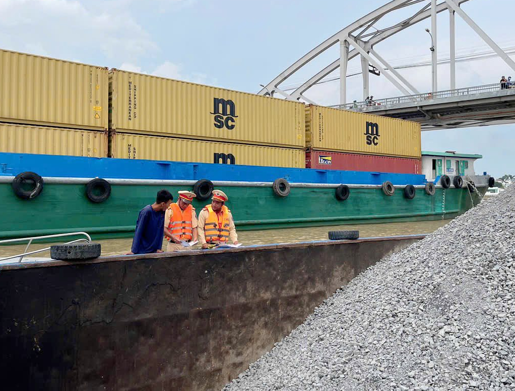 Kiểm tra gần 500 phương tiện thủy tại Đồng Nai ph&aacute;t hiện h&agrave;ng loạt vi phạm- Ảnh 2.