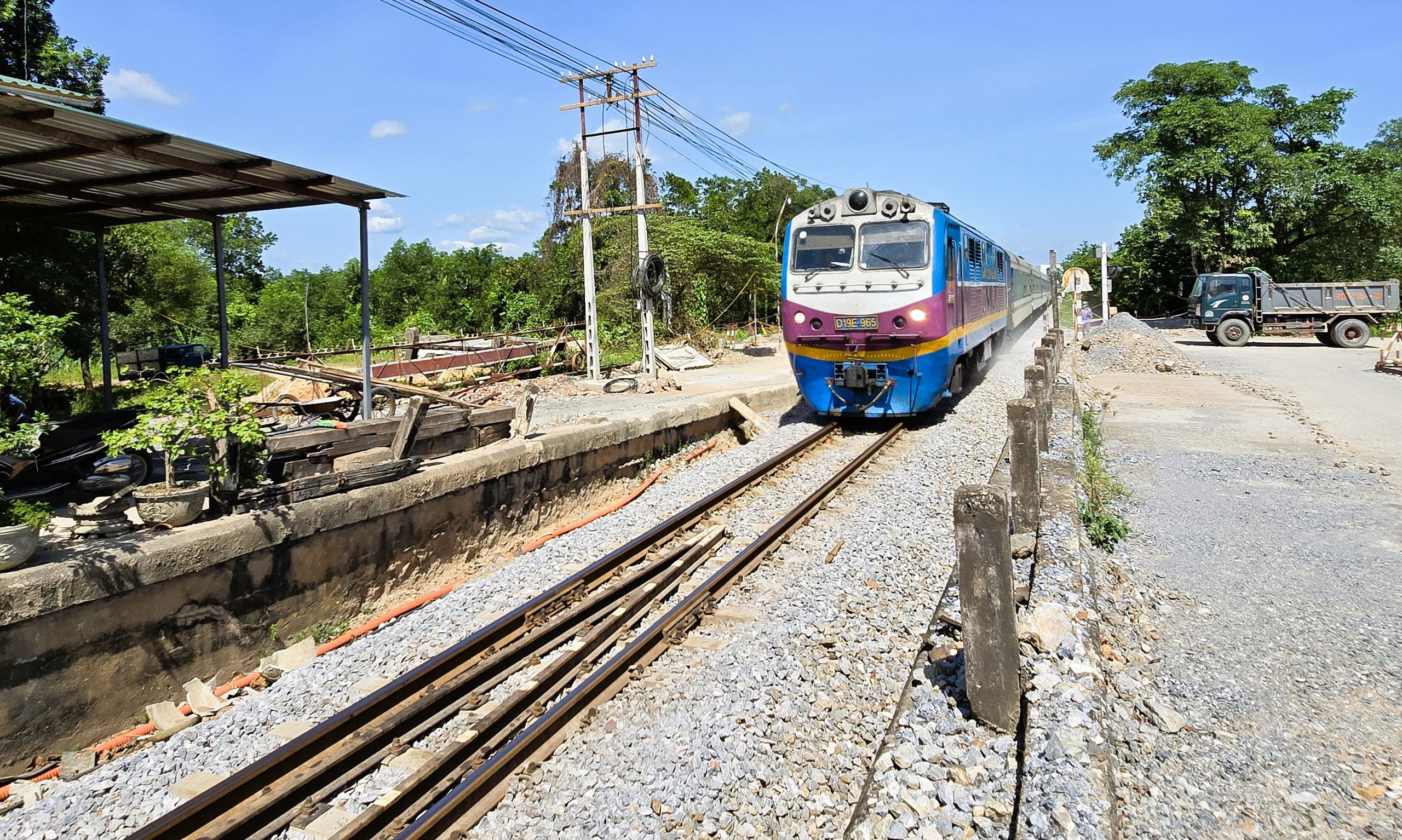 Cận cảnh c&ocirc;ng tr&igrave;nh dịch chuyển, mở rộng đường ngang c&ograve;n dở dang, chờ vốn ở Quảng Trị- Ảnh 8.