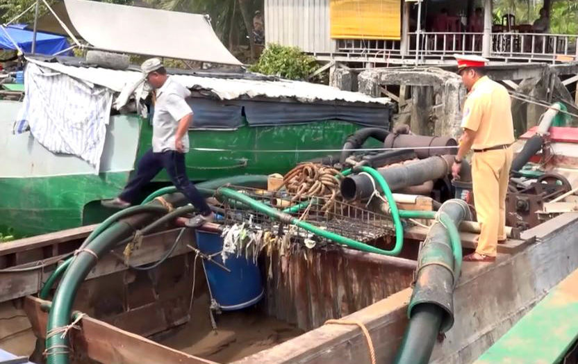 Đồng Th&aacute;p siết chặt quản l&yacute;, đẩy mạnh kiểm tra gi&aacute;m s&aacute;t khai th&aacute;c kho&aacute;ng sản- Ảnh 3.