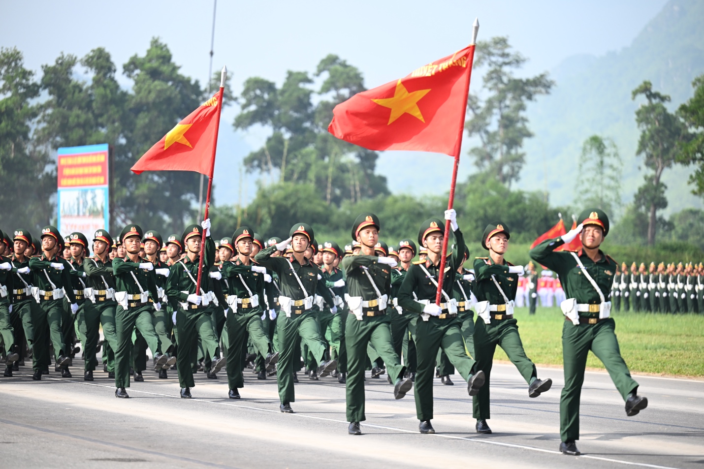 To&agrave;n cảnh c&aacute;c khối diễu binh, diễu h&agrave;nh hợp luyện khi đại lễ đ&atilde; cận kề- Ảnh 4.