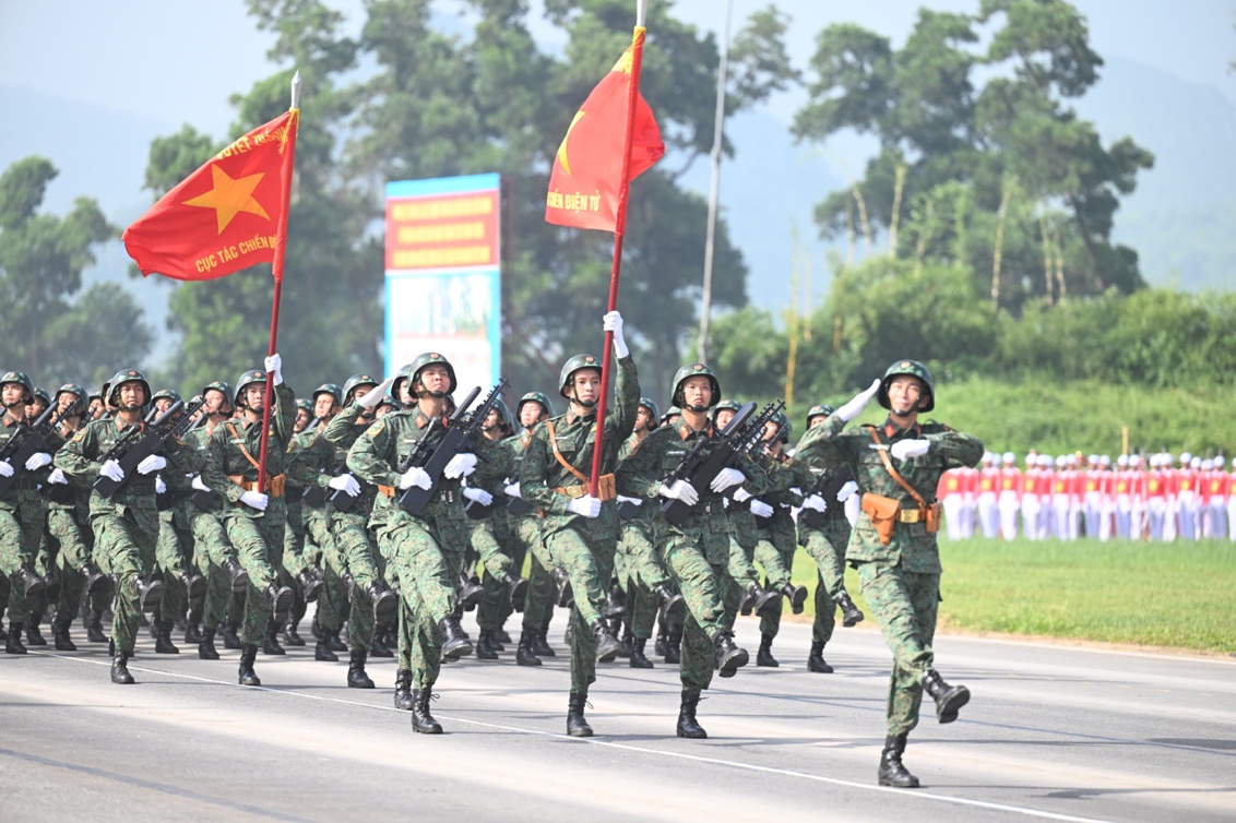 To&agrave;n cảnh c&aacute;c khối diễu binh, diễu h&agrave;nh hợp luyện khi đại lễ đ&atilde; cận kề- Ảnh 11.