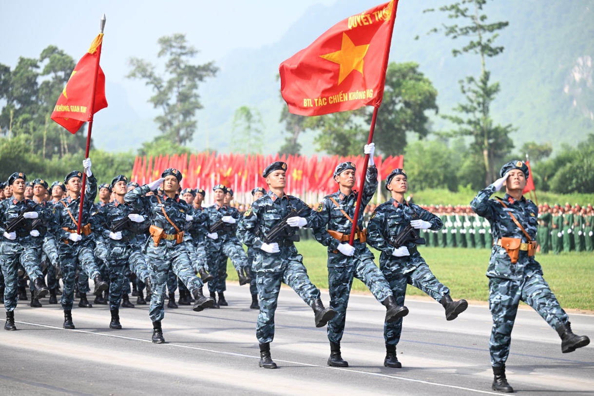 To&agrave;n cảnh c&aacute;c khối diễu binh, diễu h&agrave;nh hợp luyện khi đại lễ đ&atilde; cận kề- Ảnh 13.