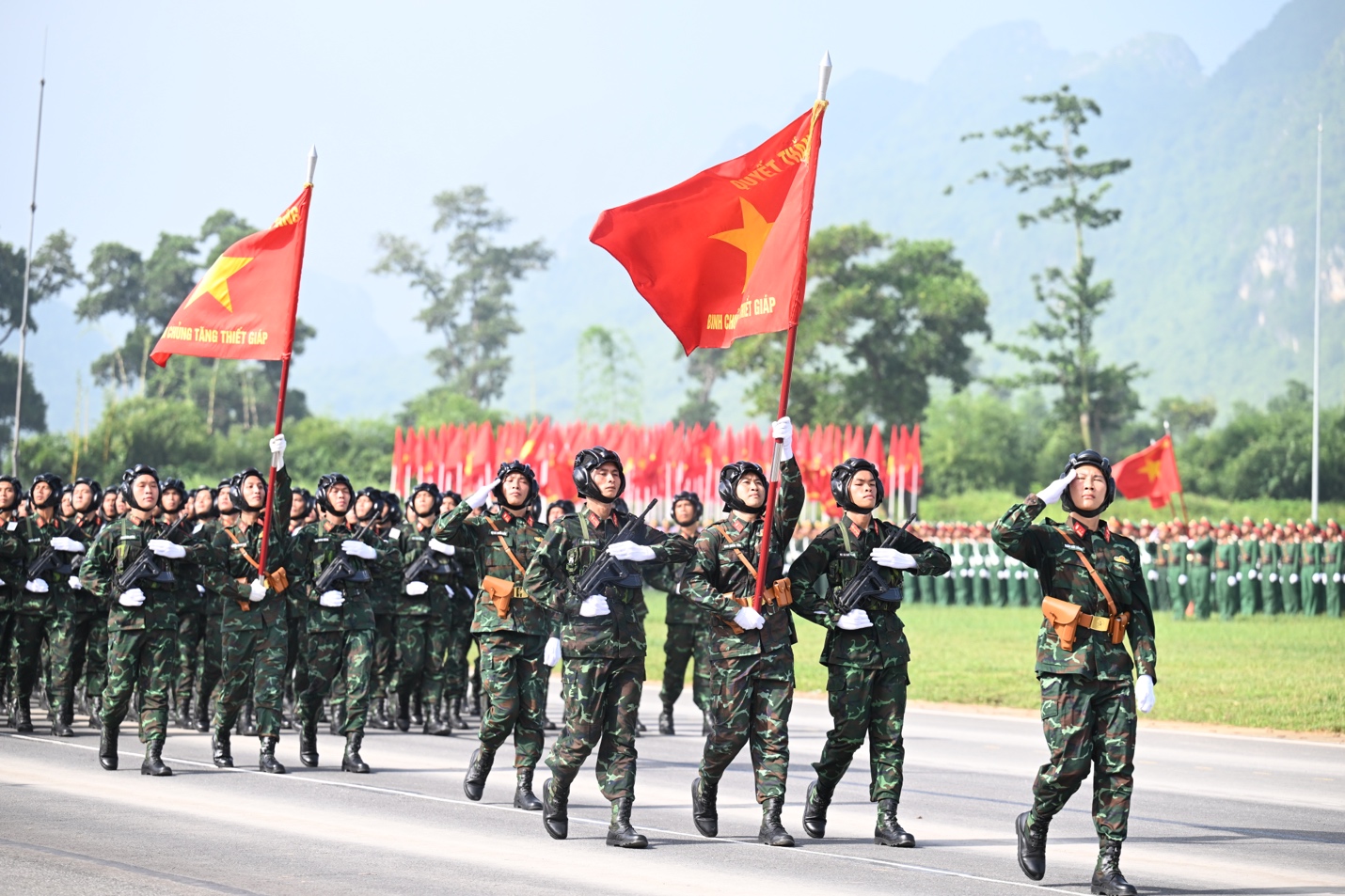 To&agrave;n cảnh c&aacute;c khối diễu binh, diễu h&agrave;nh hợp luyện khi đại lễ đ&atilde; cận kề- Ảnh 15.