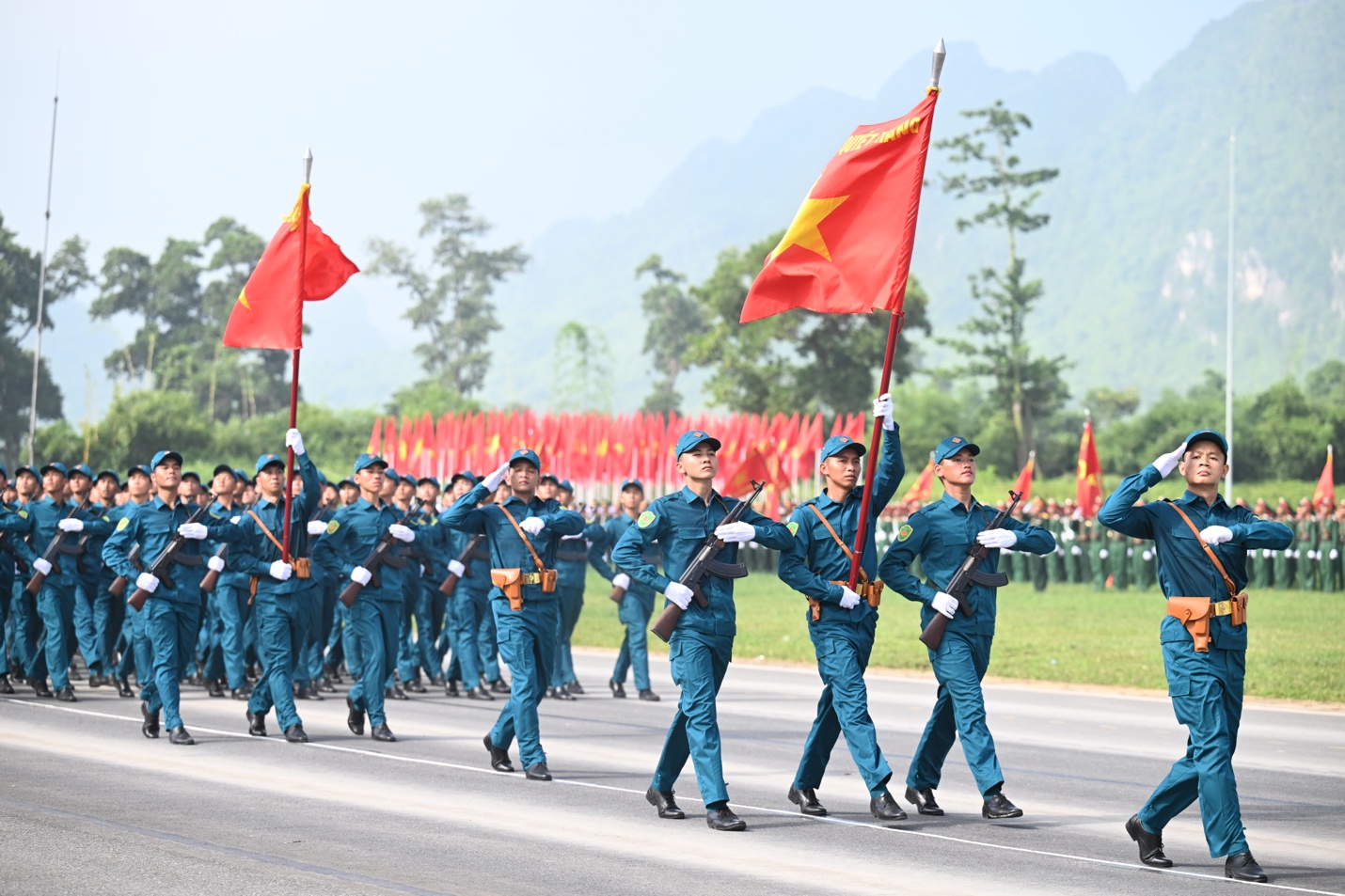 To&agrave;n cảnh c&aacute;c khối diễu binh, diễu h&agrave;nh hợp luyện khi đại lễ đ&atilde; cận kề- Ảnh 20.