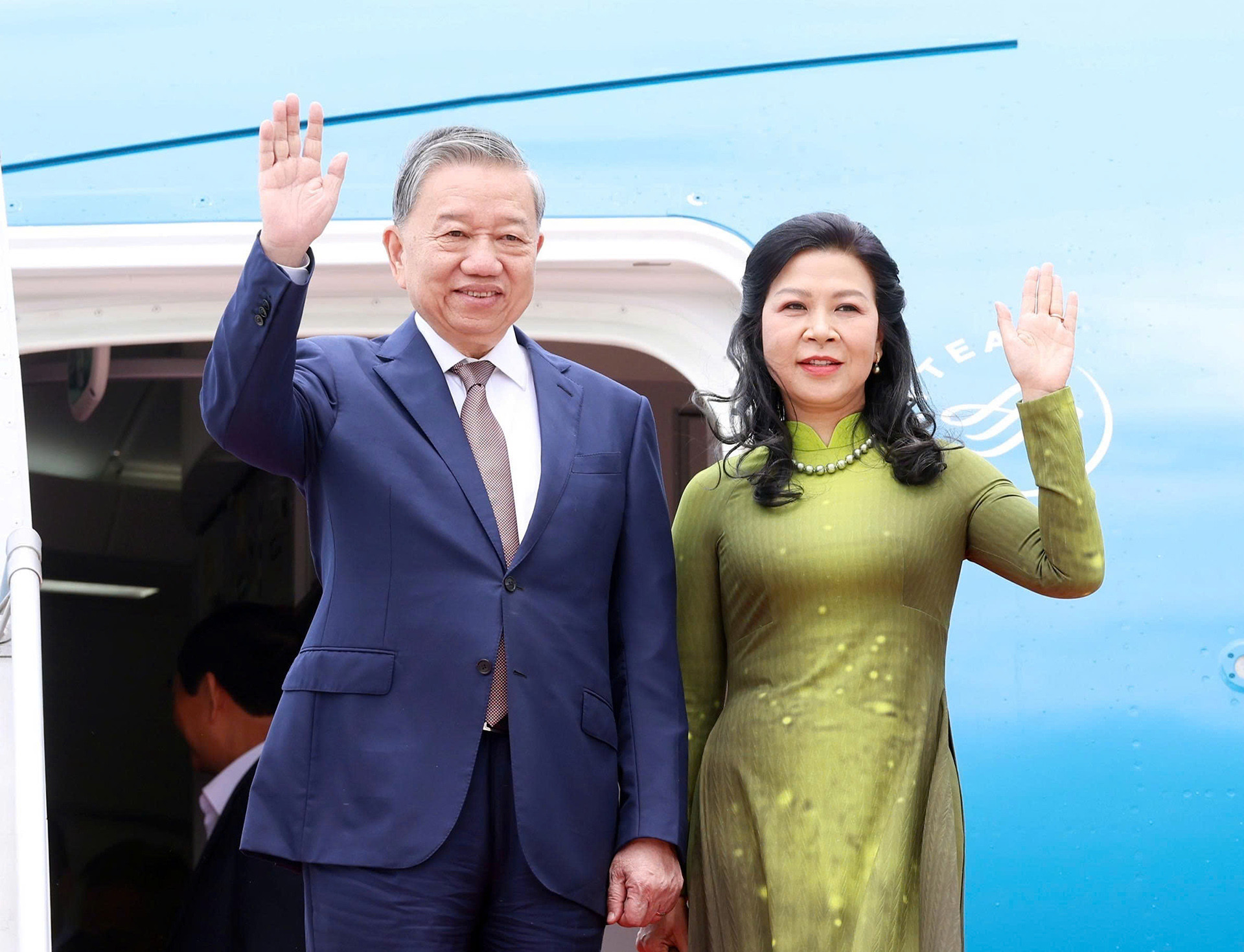 Tổng B&iacute; thư T&ocirc; L&acirc;m c&ugrave;ng phu nh&acirc;n sắp thăm H&agrave;n Quốc- Ảnh 1.