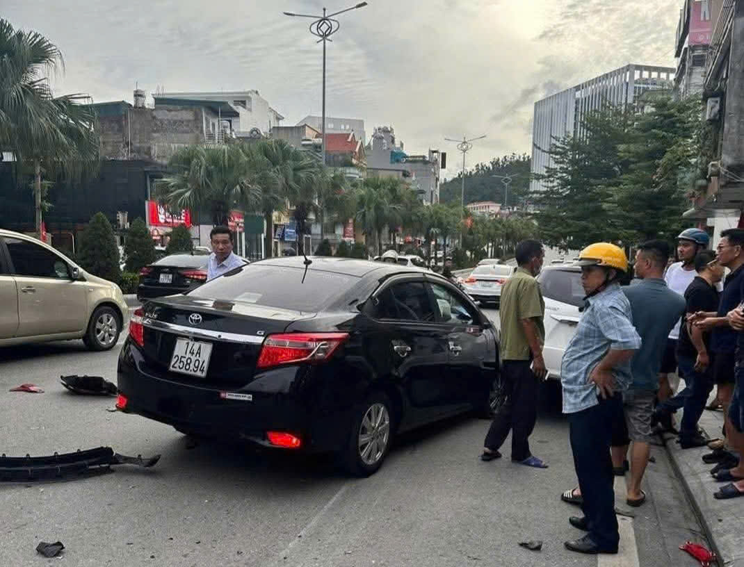 Quảng Ninh: Ph&oacute; gi&aacute;m đốc g&acirc;y tai nạn li&ecirc;n ho&agrave;n tr&ecirc;n QL18 nồng độ cồn vượt mức kịch khung- Ảnh 1.