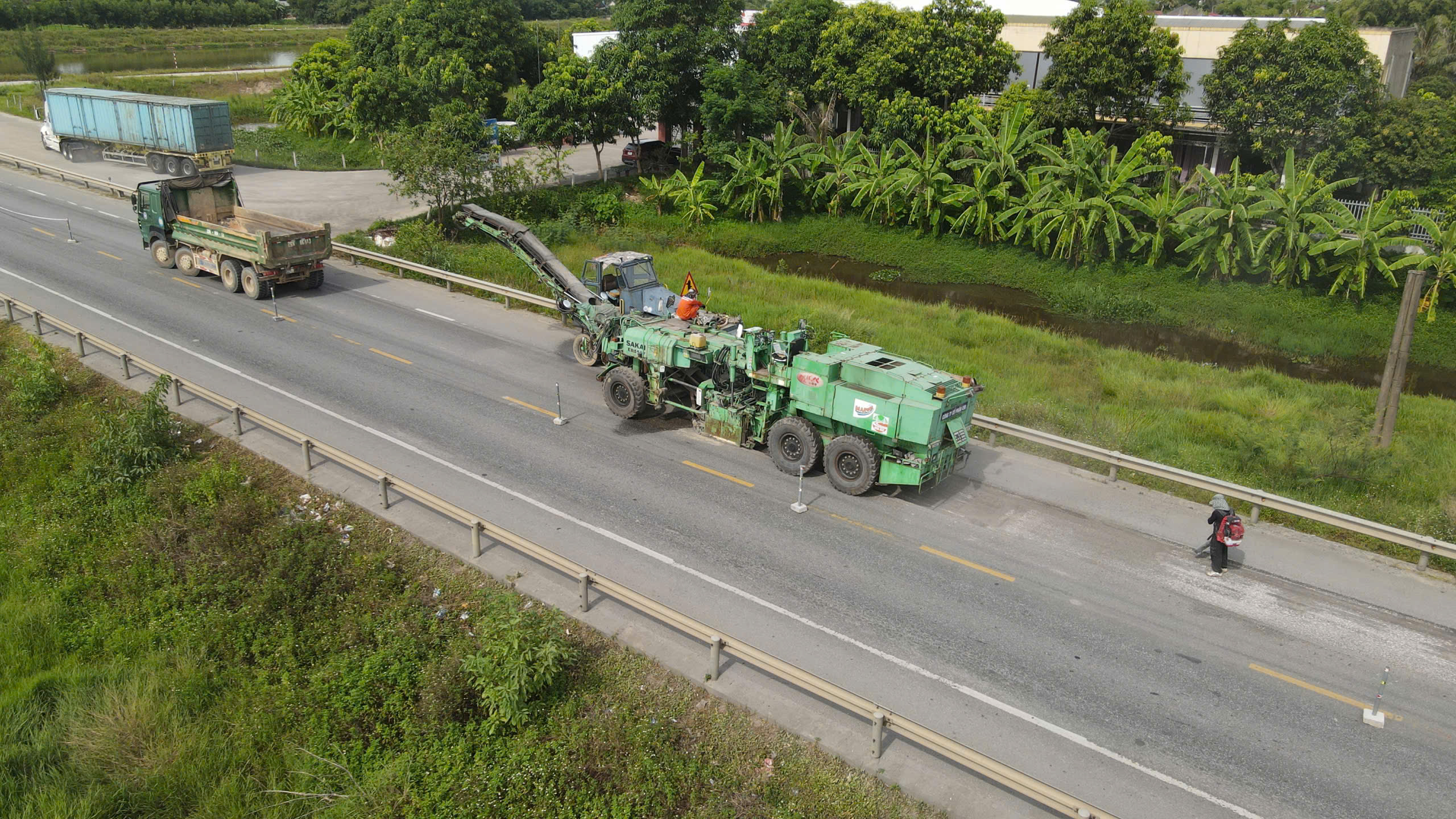 Bị phê bình chậm giải ngân, chủ đầu tư, nhà thầu tăng tốc hoàn thành kế hoạch vốn bảo trì- Ảnh 1. Bị phê bình chậm giải ngân, chủ đầu tư, nhà thầu tăng tốc hoàn thành kế hoạch vốn bảo trì- Ảnh 1.