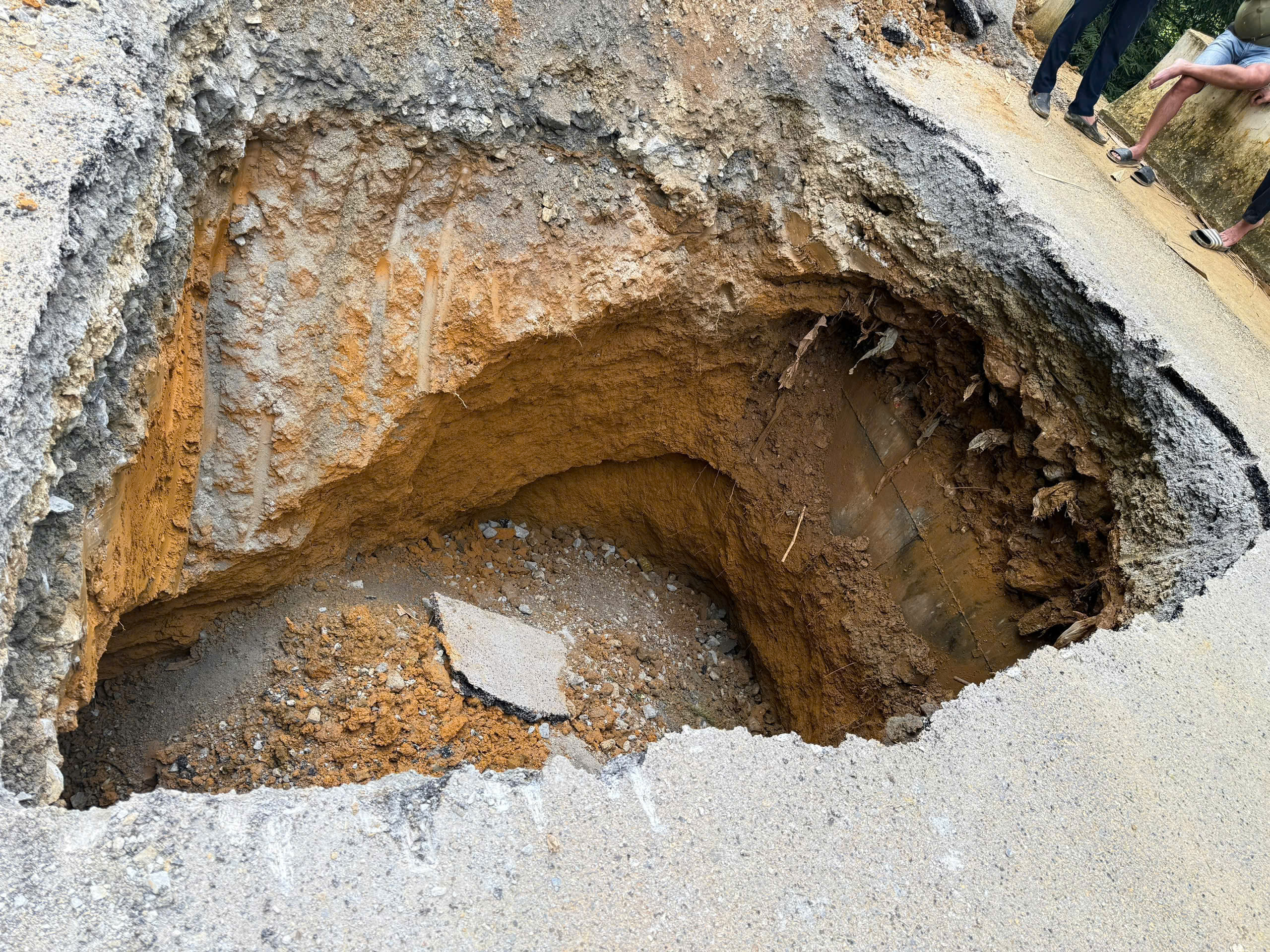 Chuyện CSGT L&agrave;o Cai tuần lưu xuy&ecirc;n đ&ecirc;m đảm bảo an to&agrave;n giao th&ocirc;ng m&ugrave;a mưa b&atilde;o- Ảnh 5.