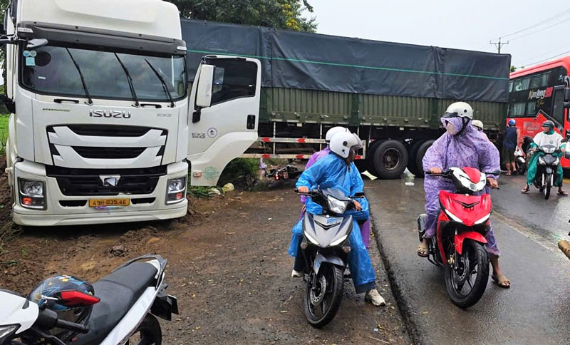 Vụ tai nạn khiến ba người thương vong.