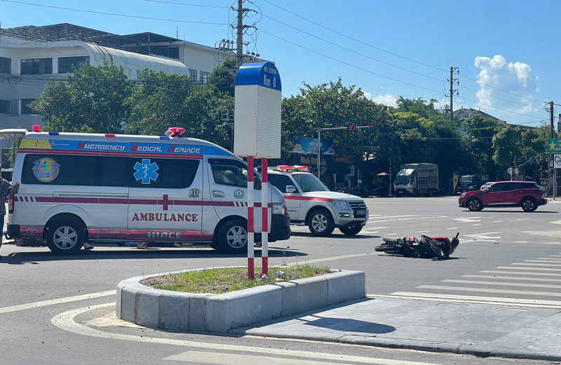 Hiện trường vụ tai nạn khiến nam shipper thiệt mạng.