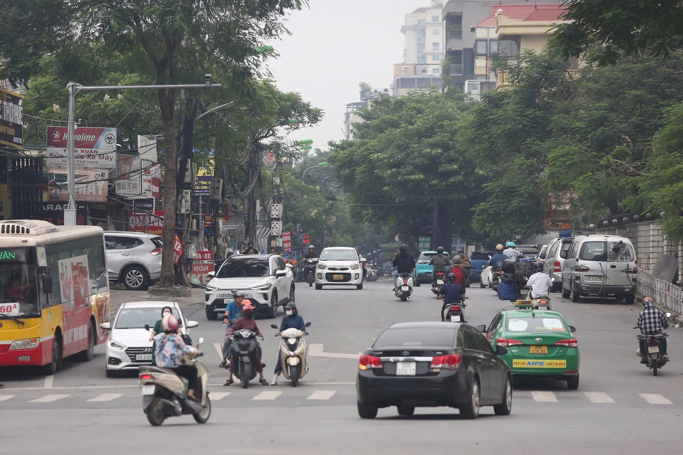 H&agrave; Nội điều chỉnh tổ chức giao th&ocirc;ng đường Nguyễn Ho&agrave;ng T&ocirc;n, người d&acirc;n đi lại thế n&agrave;o?- Ảnh 1.