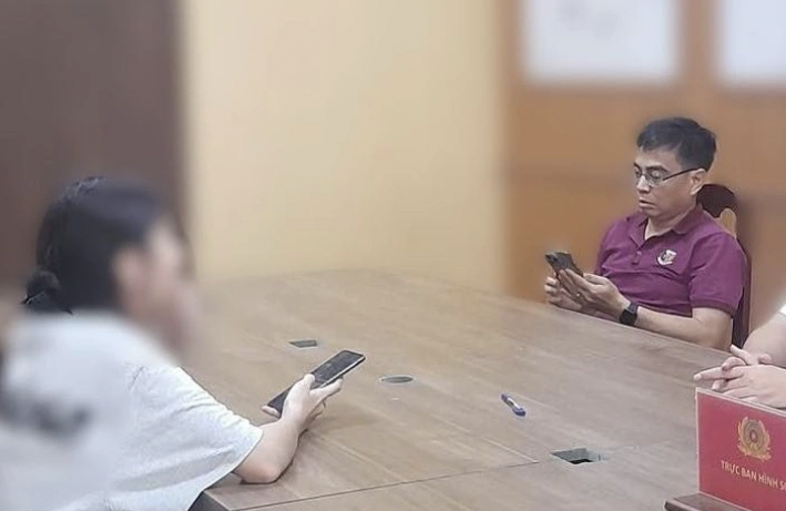 Giải cứu thiếu ni&ecirc;n khỏi &ldquo;bẫy&rdquo; bắt c&oacute;c online dọa chặt ng&oacute;n tay đ&ograve;i 300 triệu đồng- Ảnh 3.