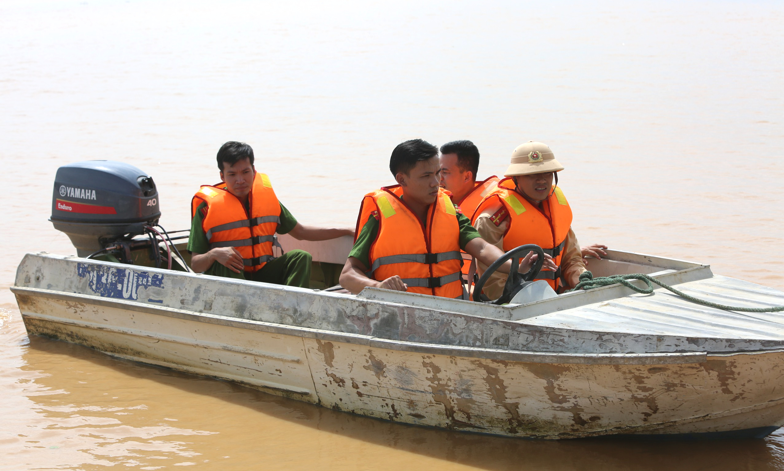 Thanh Hóa: Đào tạo kỹ năng lái xuồng máy cho công an cấp xã- Ảnh 3. Thanh Hóa: Đào tạo kỹ năng lái xuồng máy cho công an cấp xã- Ảnh 3.