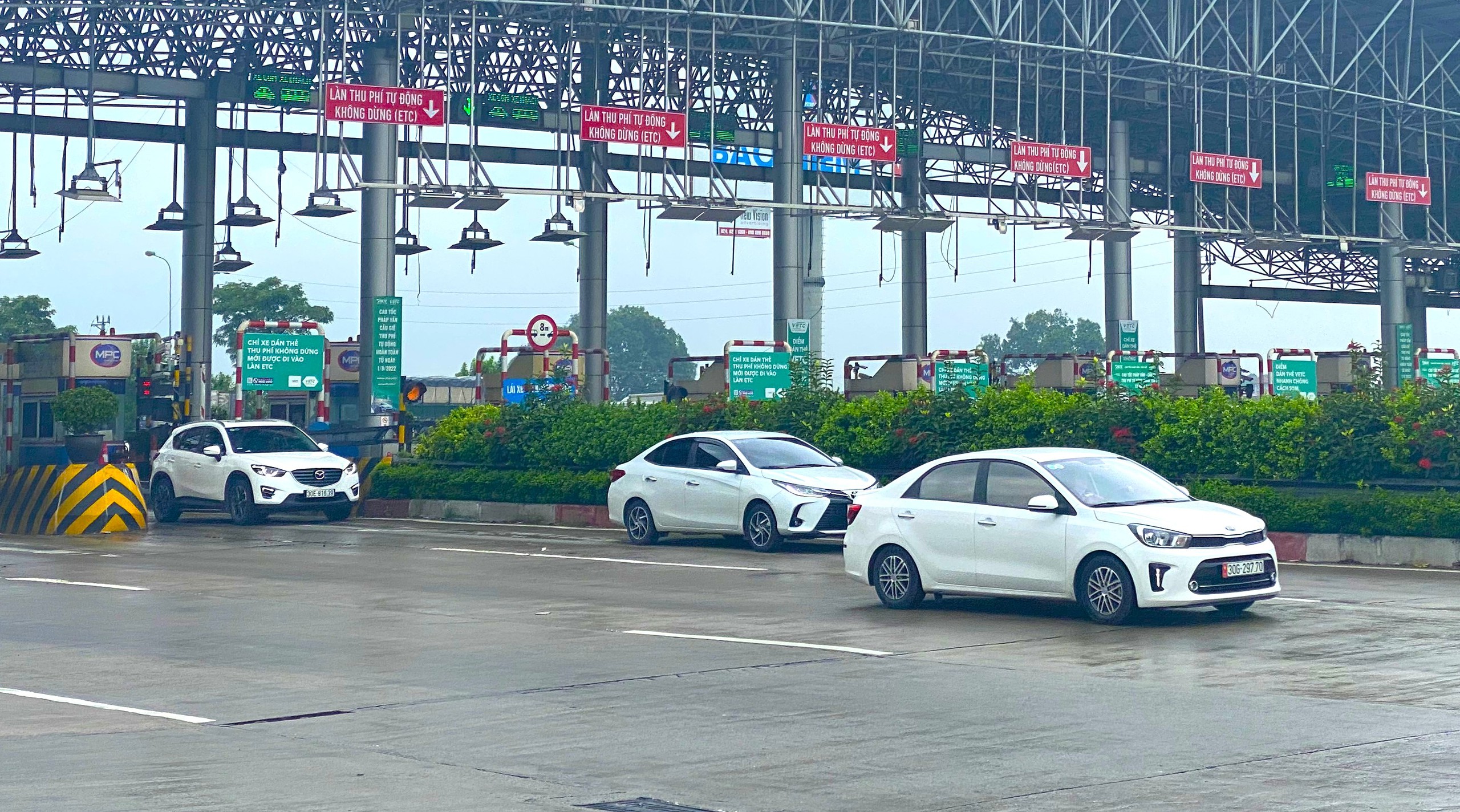 Từ 1/10, h&agrave;ng triệu xe &ocirc; t&ocirc; muốn qua trạm thu ph&iacute; cần l&agrave;m ngay điều n&agrave;y- Ảnh 2.