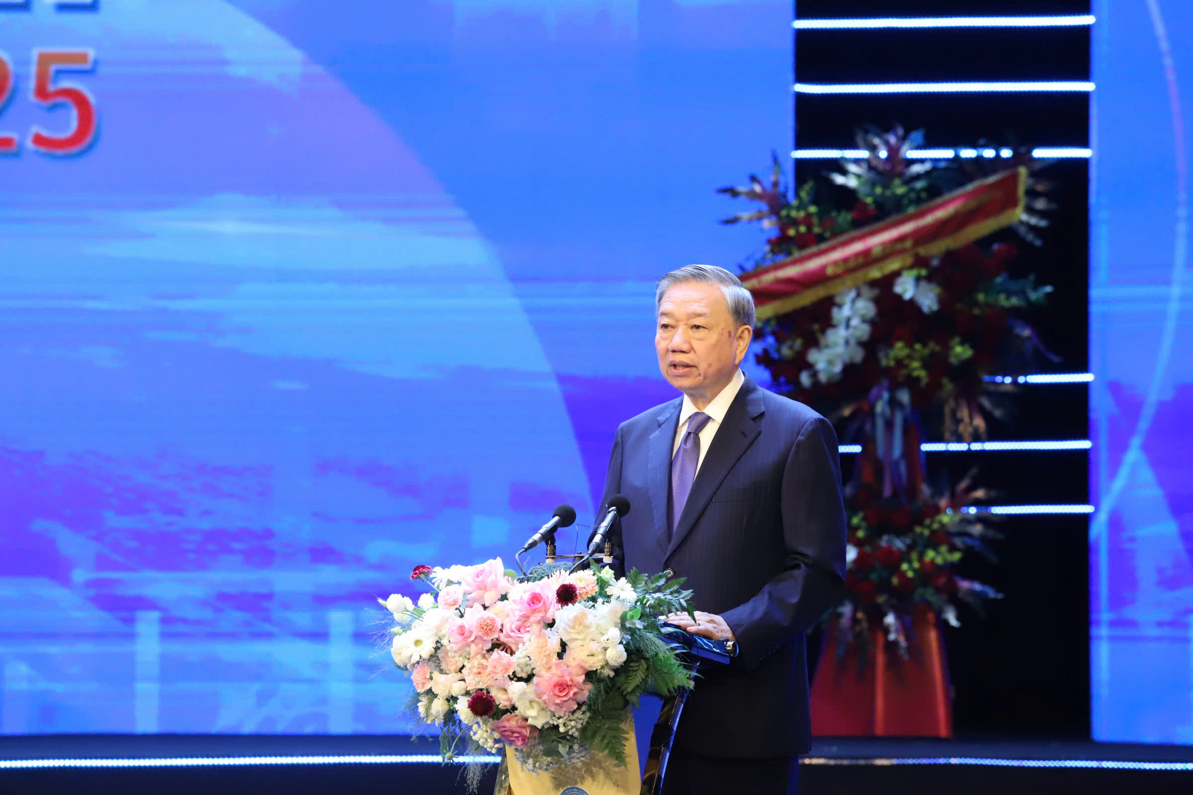 Tổng Bí thư: Ngành tài chính phải tiên phong, dấn thân, đổi mới- Ảnh 1. Tổng Bí thư: Ngành tài chính phải tiên phong, dấn thân, đổi mới- Ảnh 1.