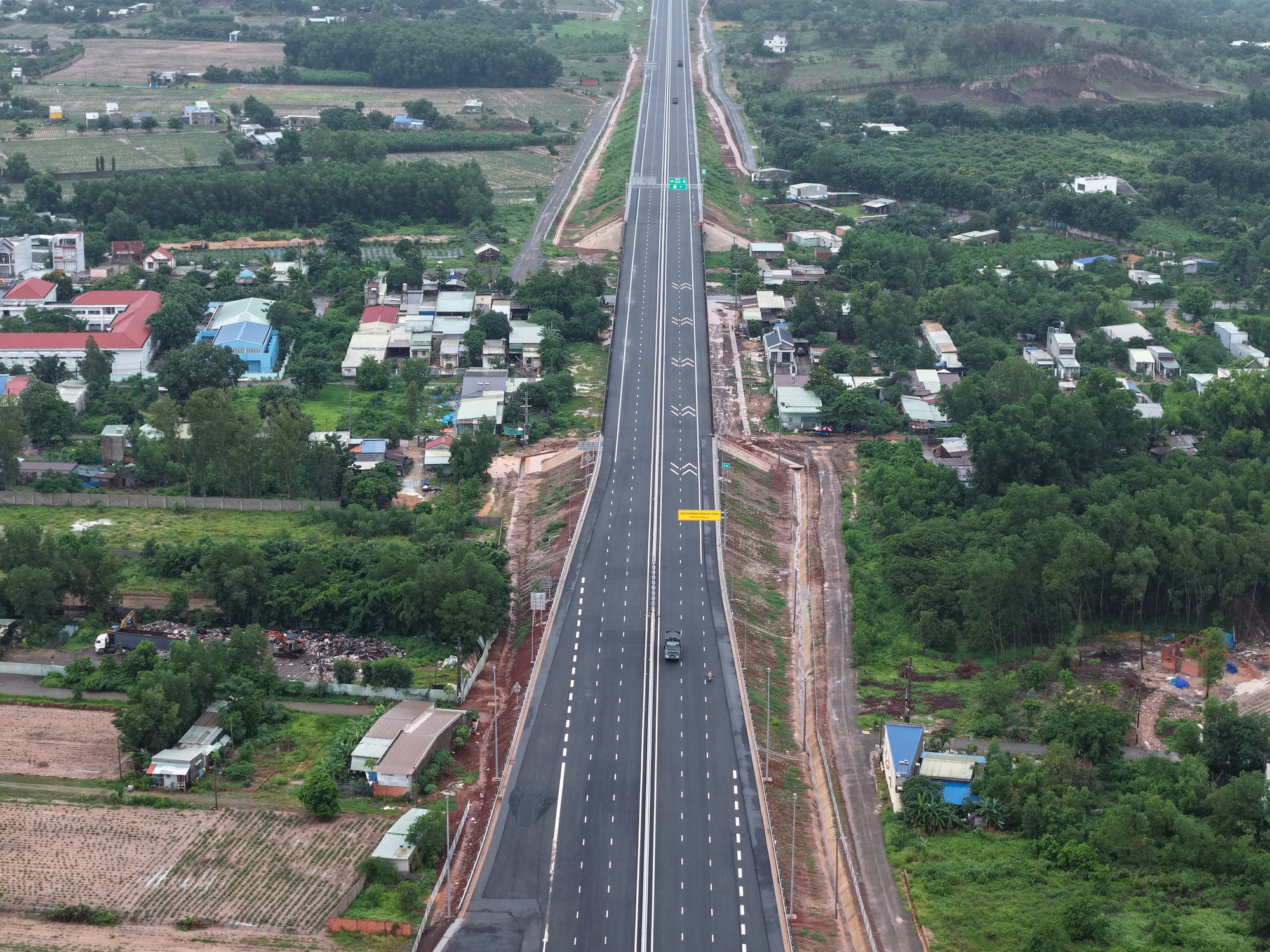 Cao tốc Bi&ecirc;n H&ograve;a - Vũng T&agrave;u: Ho&agrave;n th&agrave;nh 2 cầu vượt ngang cuối c&ugrave;ng trong th&aacute;ng 8- Ảnh 2.