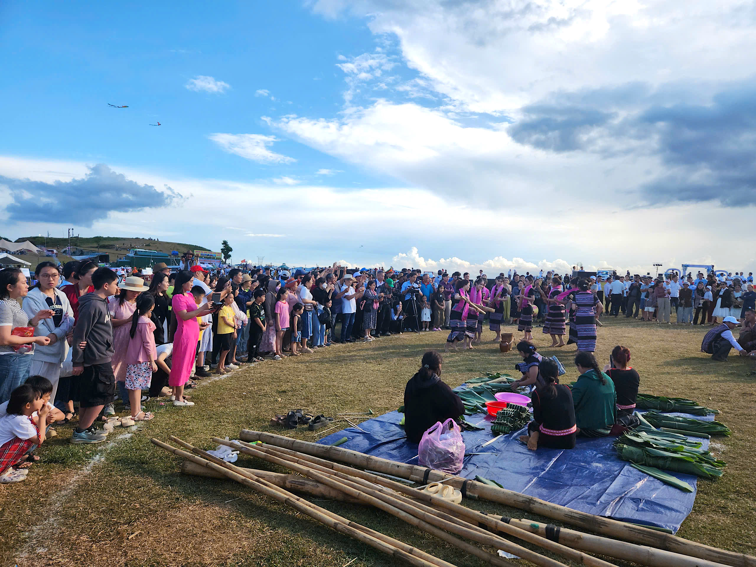 Quảng Ng&atilde;i đ&oacute;n gần 200.000 lượt kh&aacute;ch dịp Quốc kh&aacute;nh- Ảnh 2.