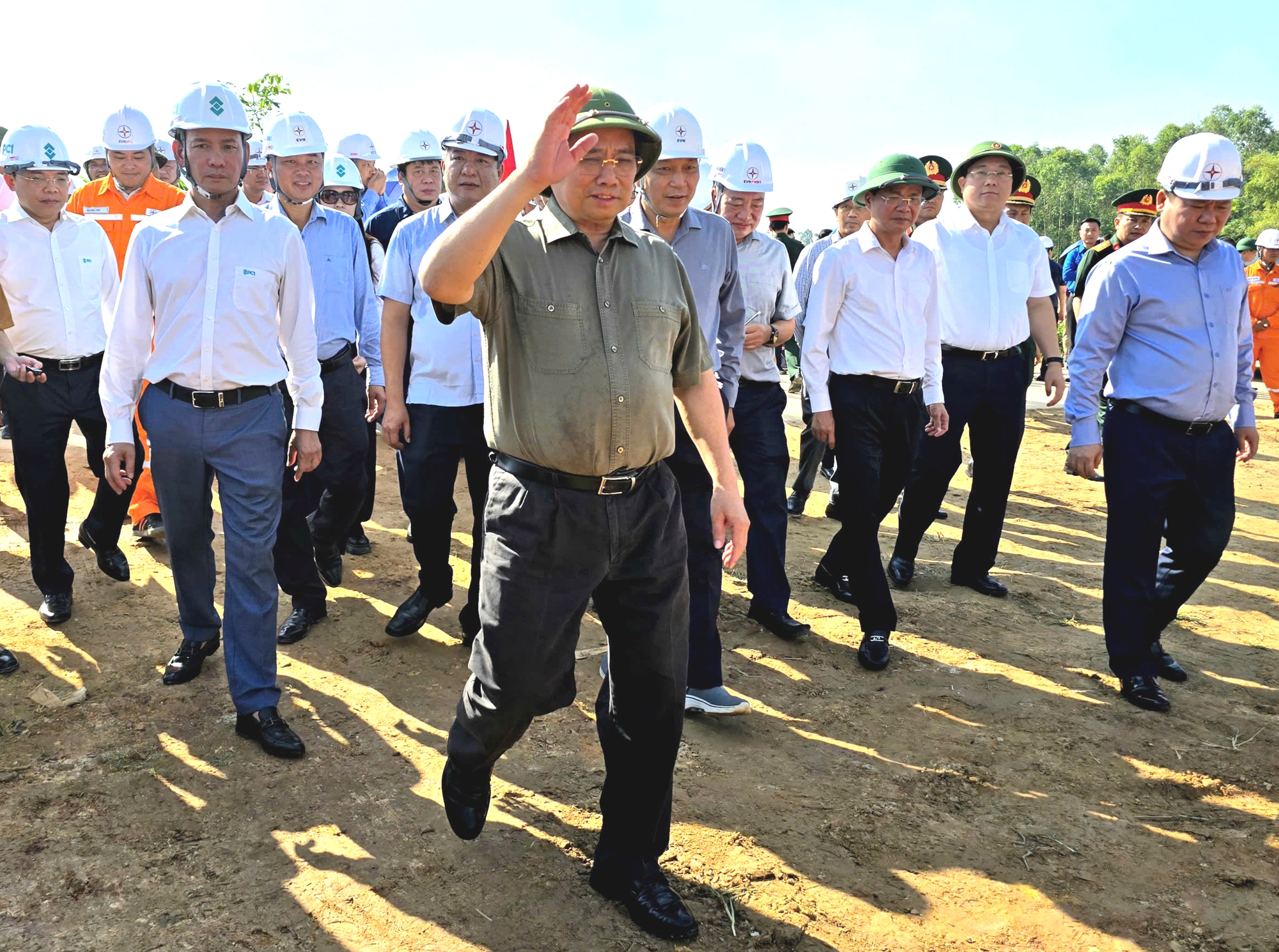 Mục sở thị c&ocirc;ng trường thi c&ocirc;ng dự &aacute;n đường d&acirc;y 500kV L&agrave;o Cai - Vĩnh Y&ecirc;n- Ảnh 1.