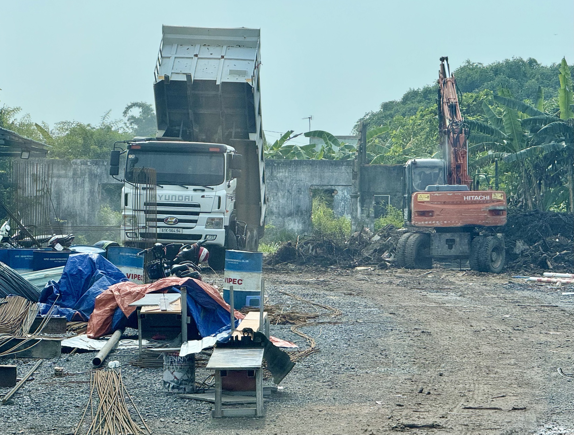 Tất bật thi c&ocirc;ng hương lộ 15 kết nối đường tỉnh 768 đến bến ph&agrave; B&igrave;nh Ninh đi TP.HCM- Ảnh 2.