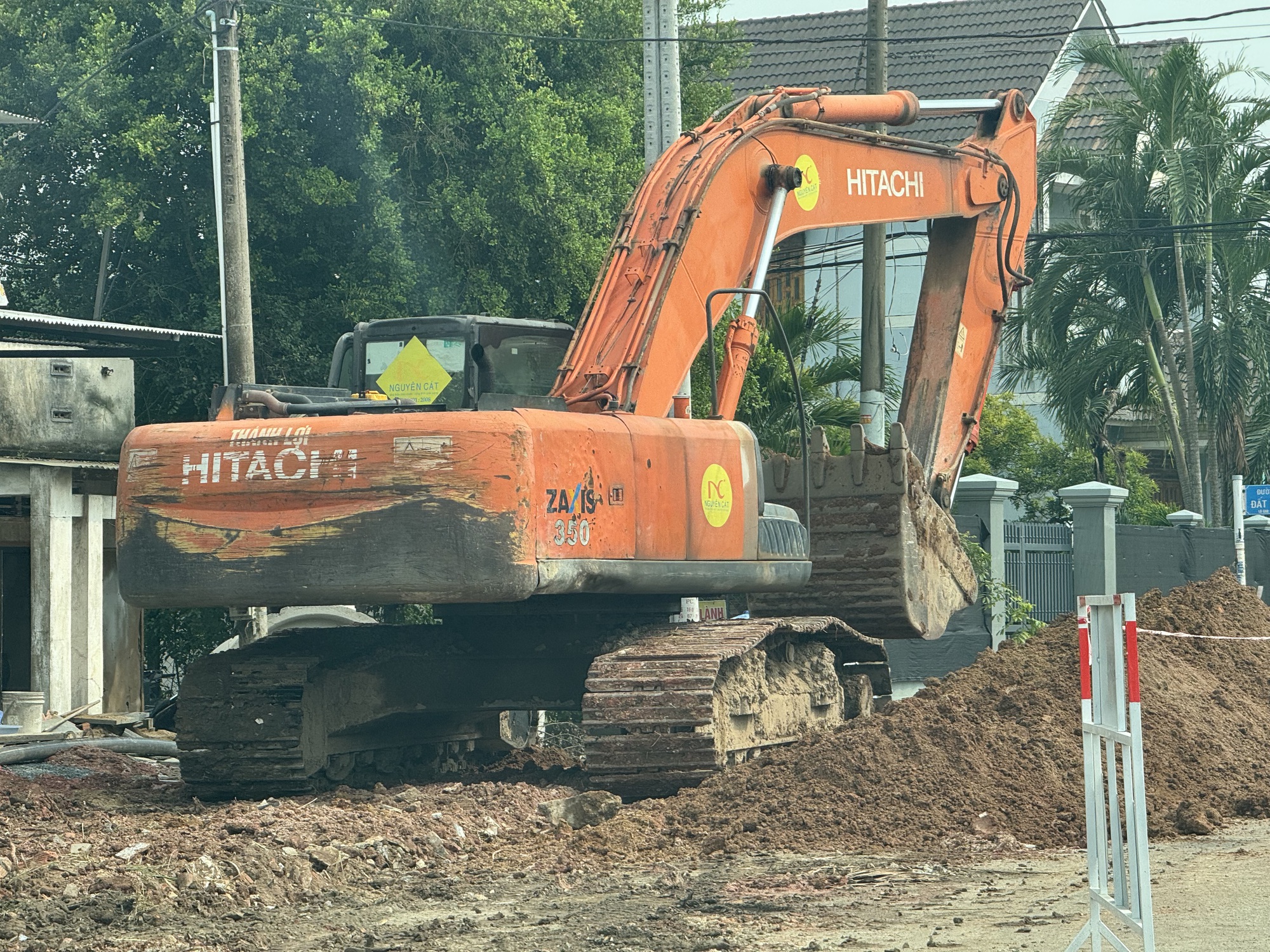 Tất bật thi c&ocirc;ng hương lộ 15 kết nối đường tỉnh 768 đến bến ph&agrave; B&igrave;nh Ninh đi TP.HCM- Ảnh 1.